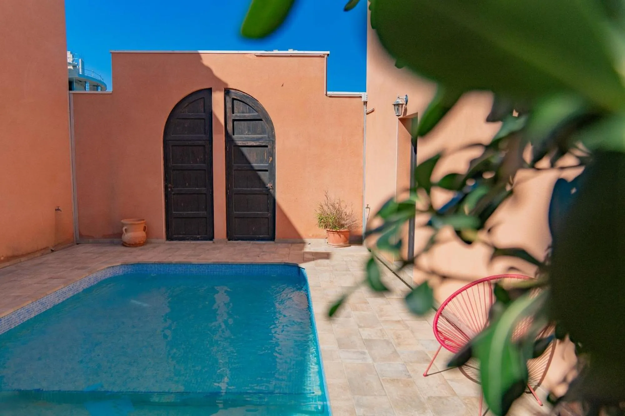 Swimming pool in Hôtel Riad 5 Studio Cap Libertin Village Naturiste
