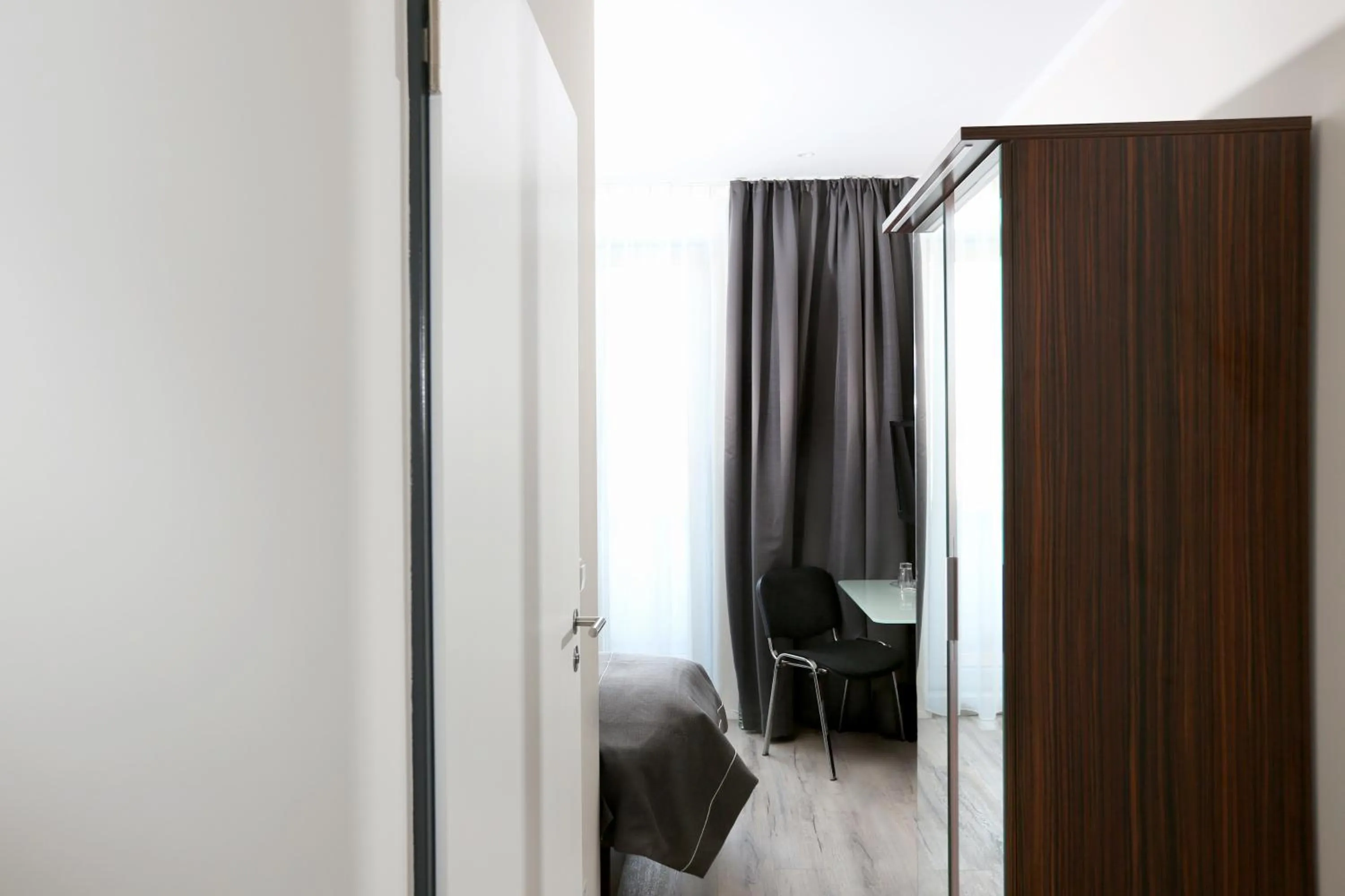 Photo of the whole room, Bed in H24 Hoteltow