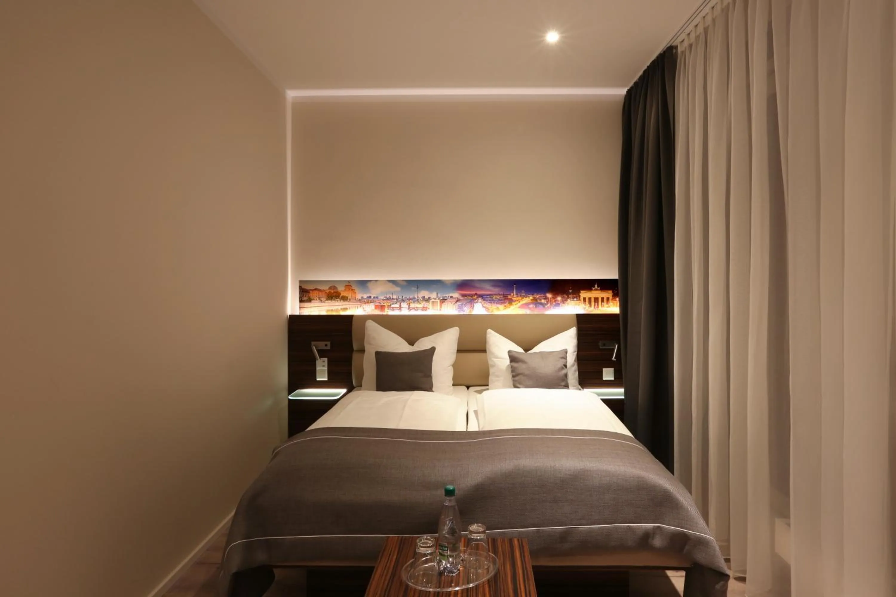 Photo of the whole room, Bed in H24 Hoteltow