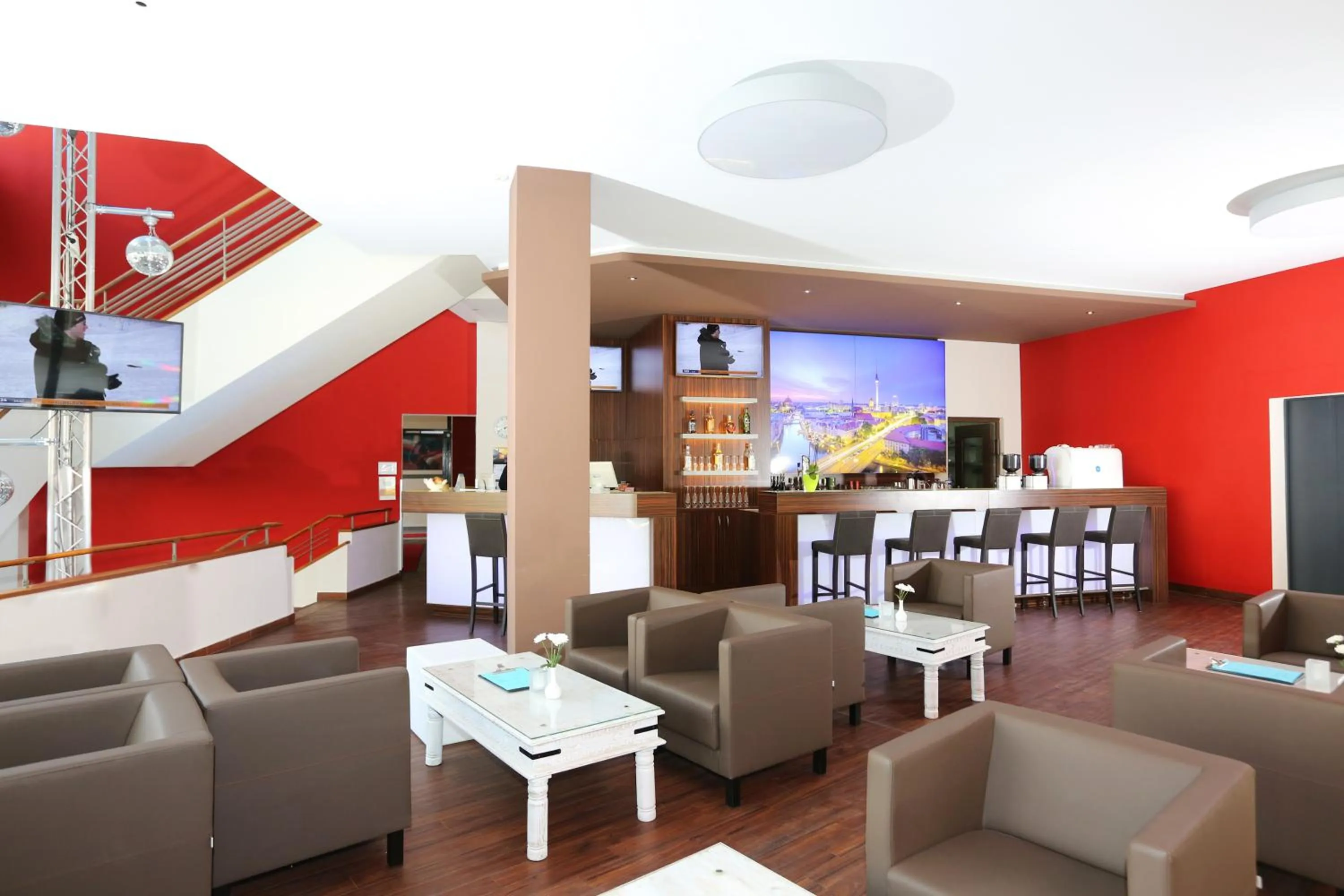 Lobby or reception in H24 Hoteltow