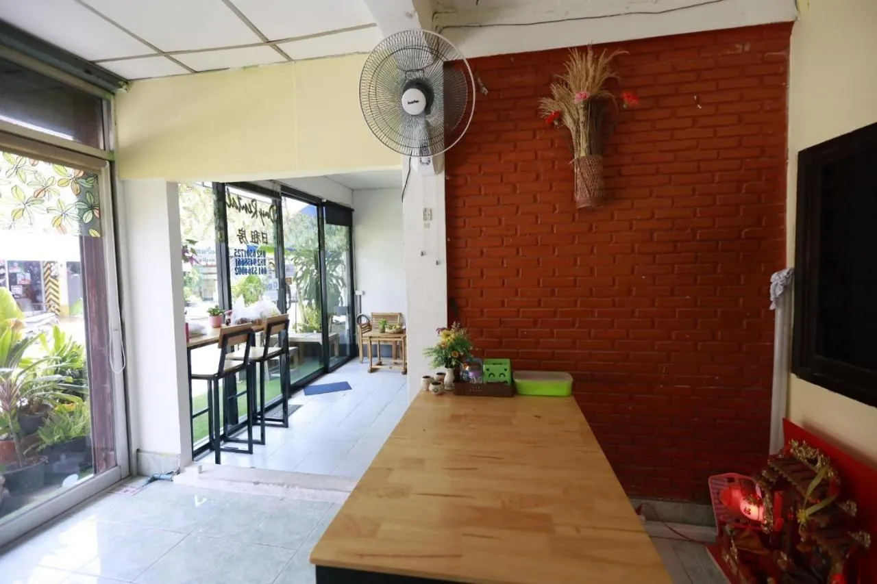 Dining area in Banana Hostel Donmuang