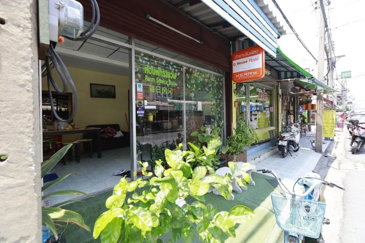 Property building in Banana Hostel Donmuang