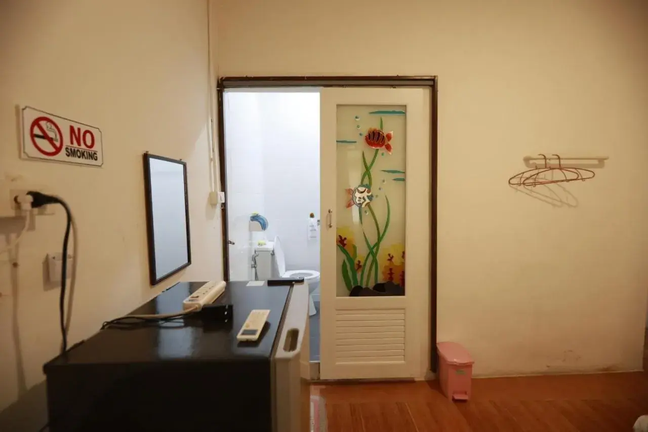 Photo of the whole room in Banana Hostel Donmuang Photo of the whole room in Banana Hostel Donmuang