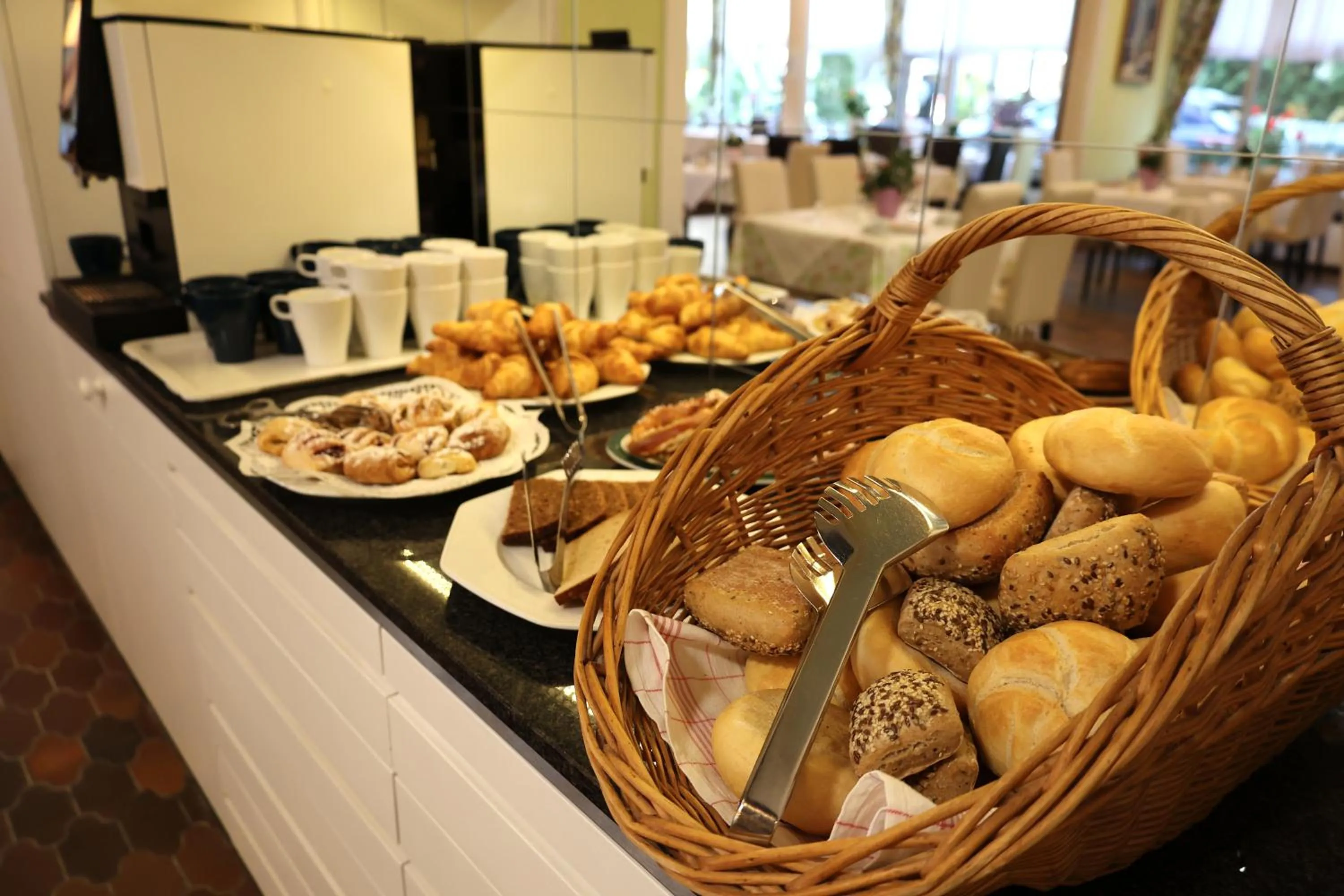 Breakfast in Aparthotel Deutschmeister