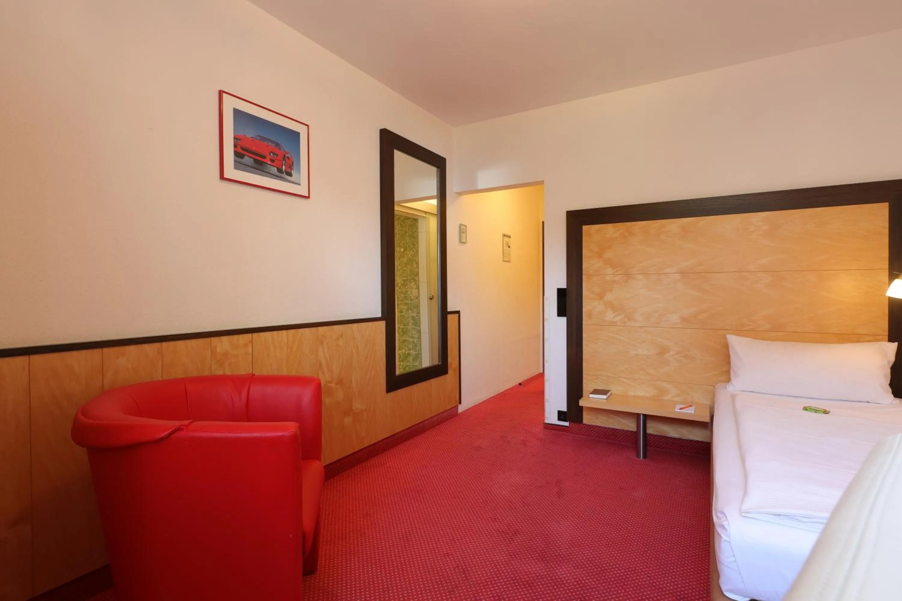 Bed in Aparthotel Deutschmeister