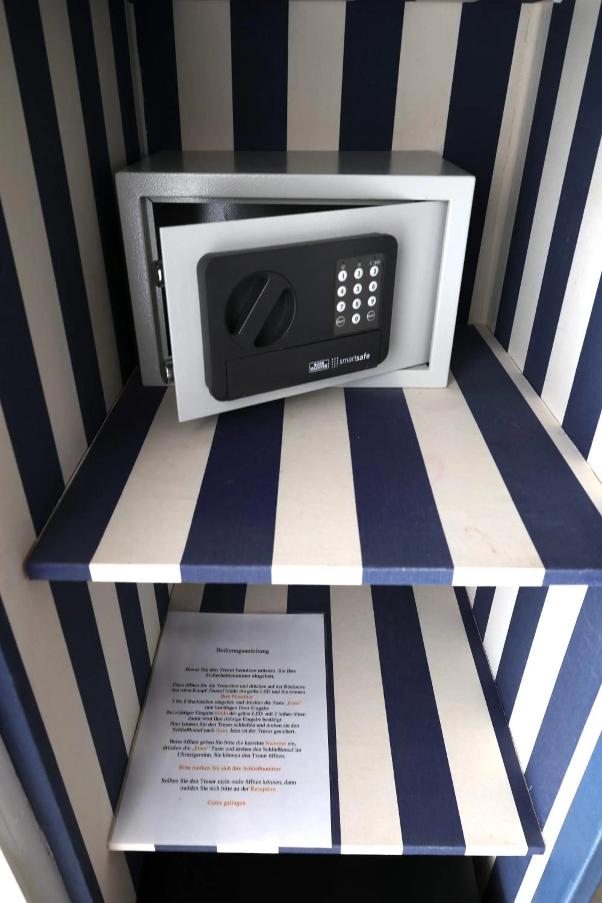 safe in Aparthotel Deutschmeister