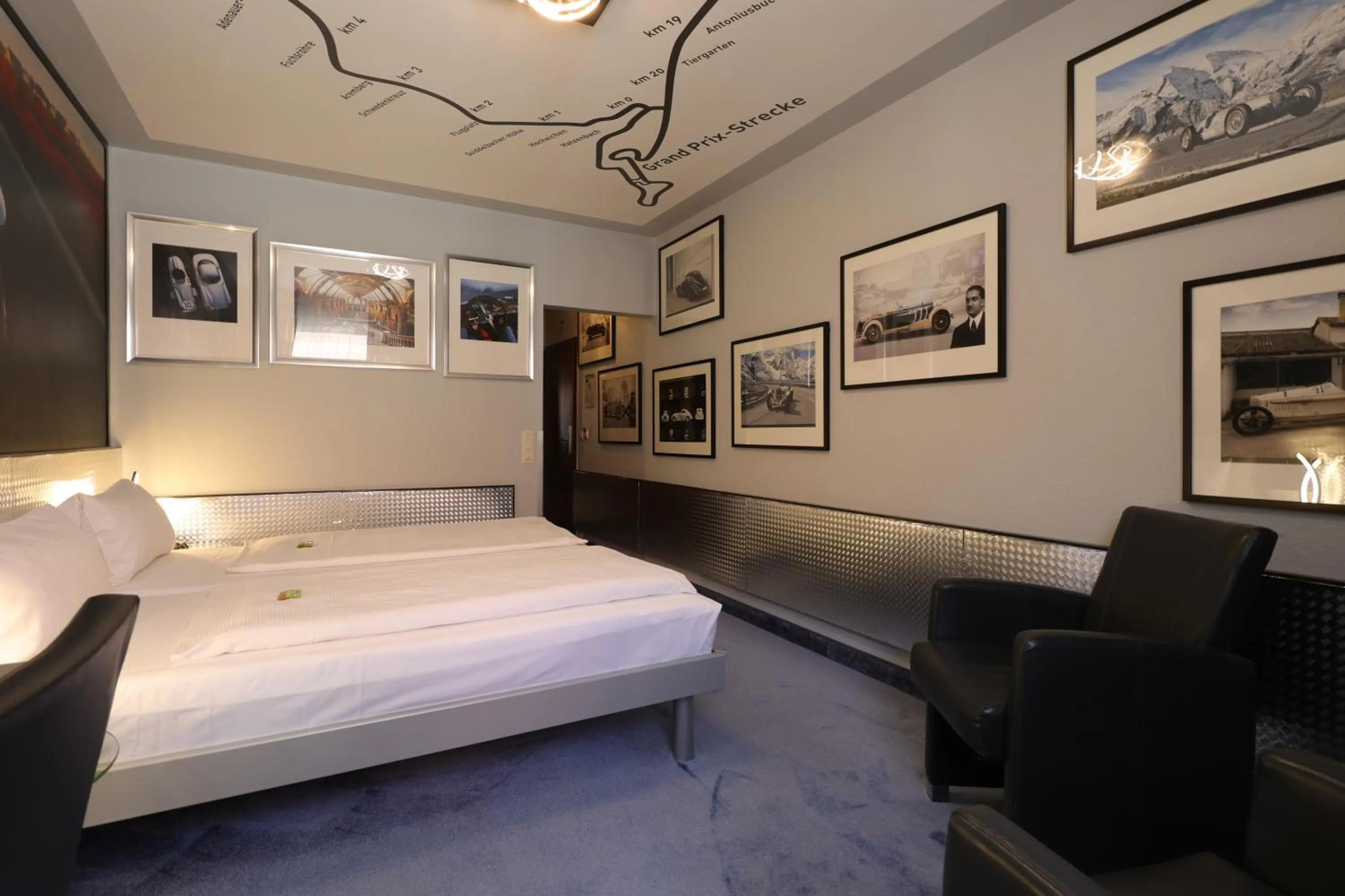 Bed in Aparthotel Deutschmeister