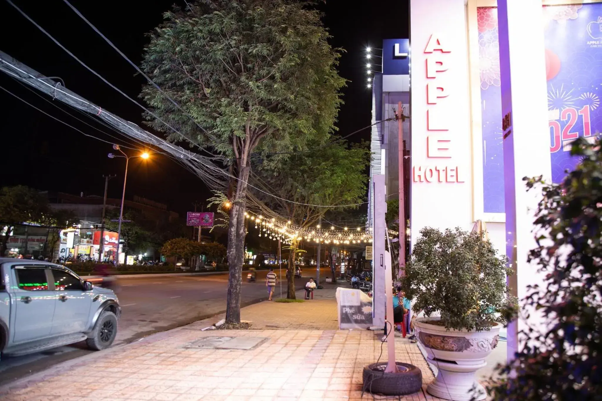 Facade/entrance in Apple Hotel Facade/entrance in Apple Hotel