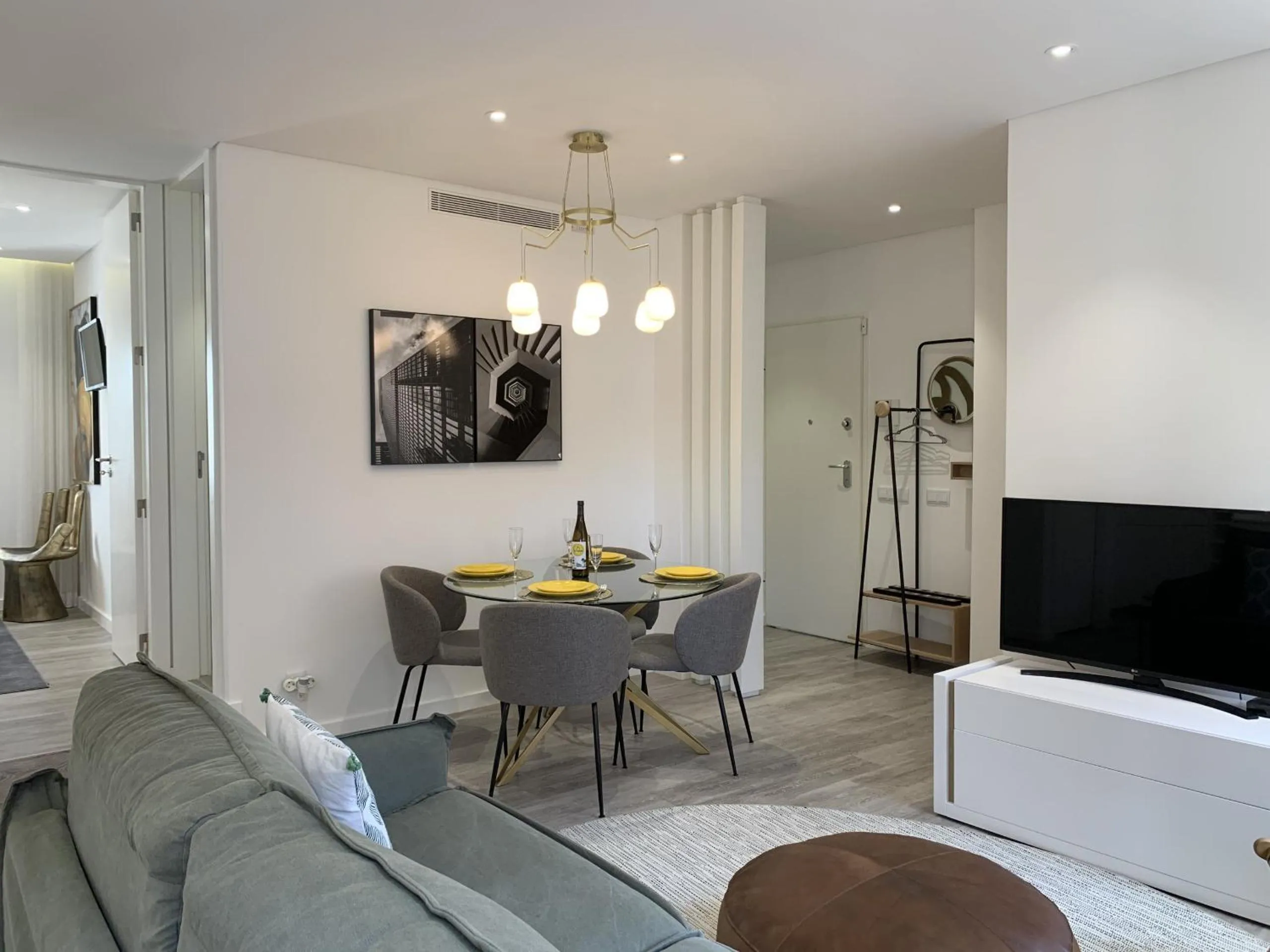 Communal lounge/ TV room in FLH Cascais Downtown Premium Apartment I