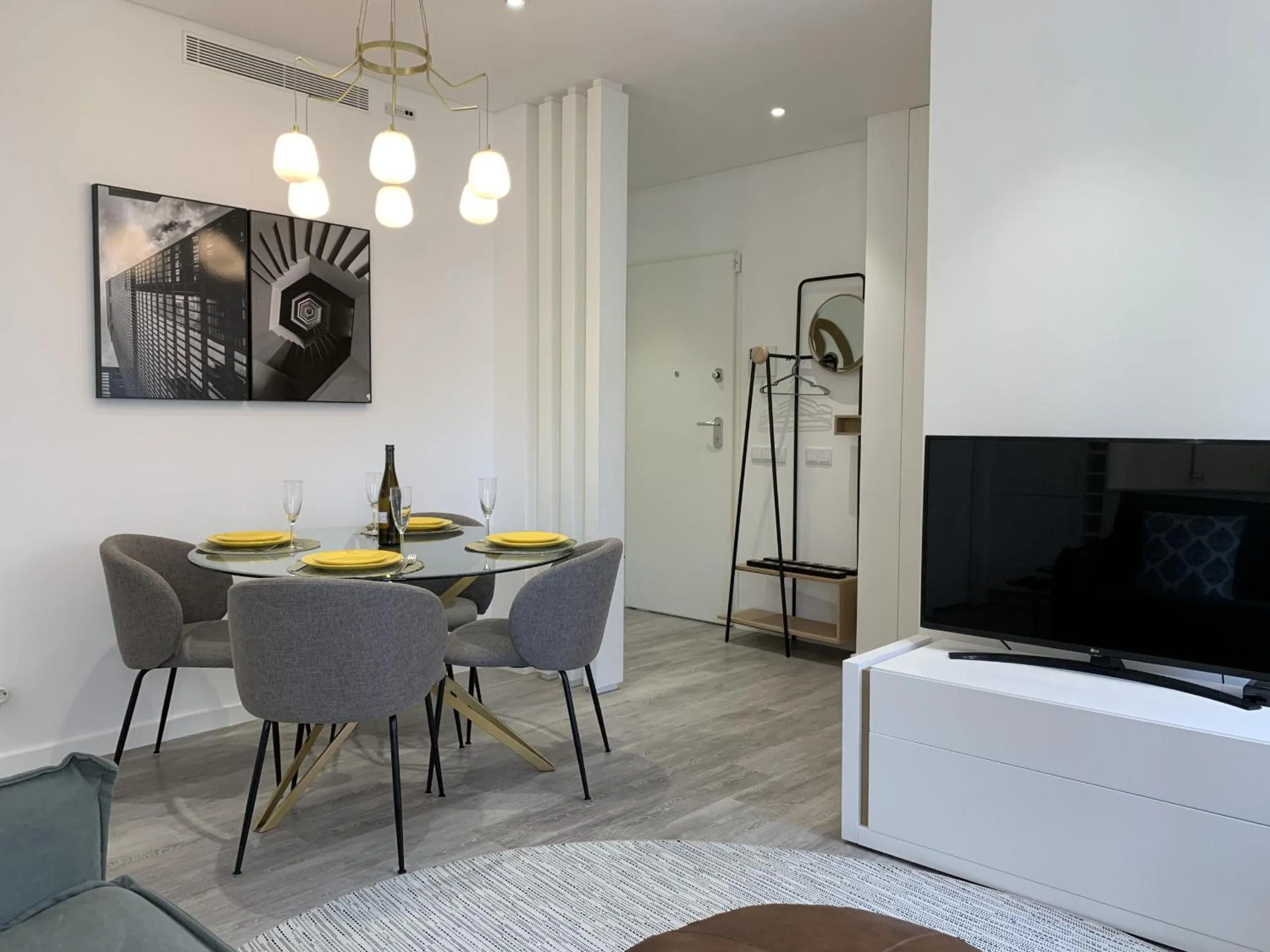 Communal lounge/ TV room in FLH Cascais Downtown Premium Apartment I