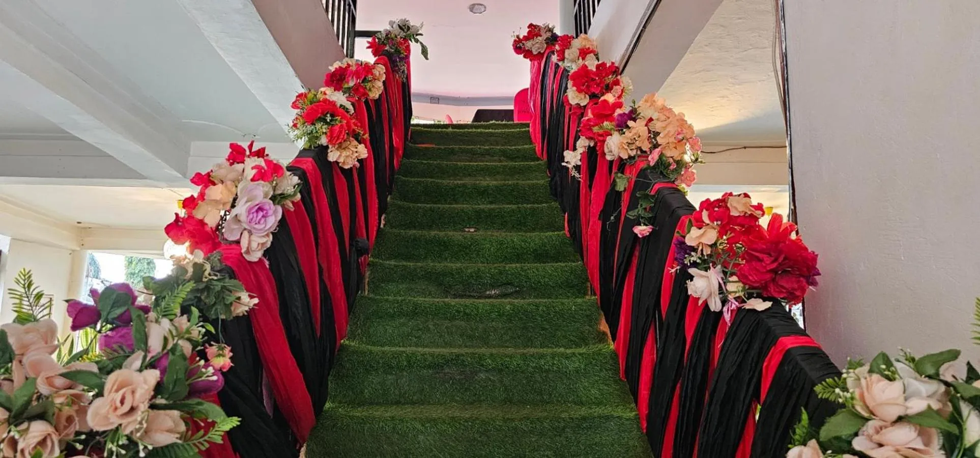 Decorative detail in Northern Pearl