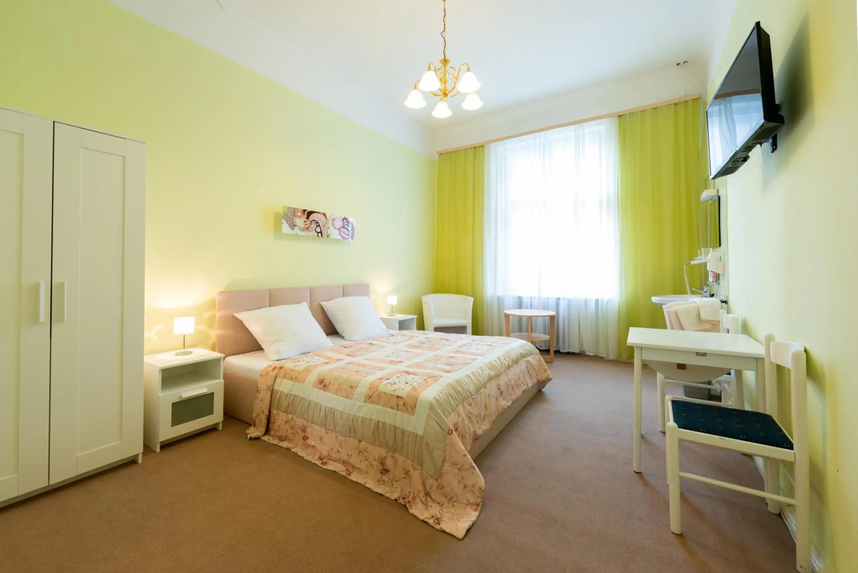 Double Room with Shared Bathroom in Hotel Pension Dahlem Double Room with Shared Bathroom in Hotel Pension Dahlem