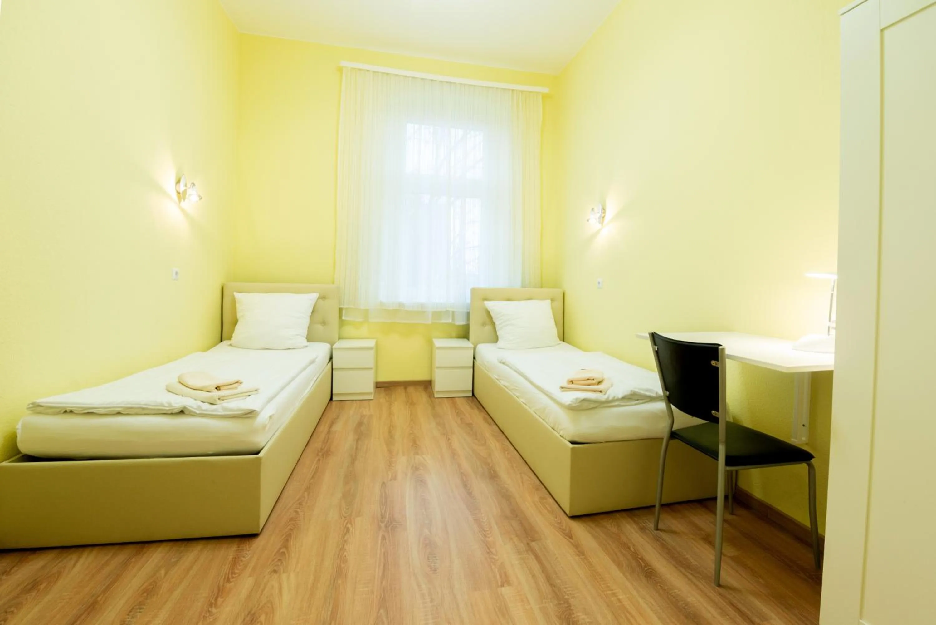 Photo of the whole room, Bed in Hotel Pension Dahlem