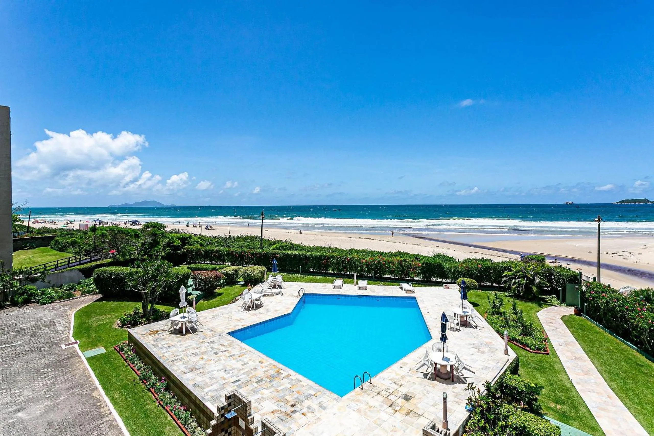 Beira-Sea Condominium in Ingleses Norte - POR