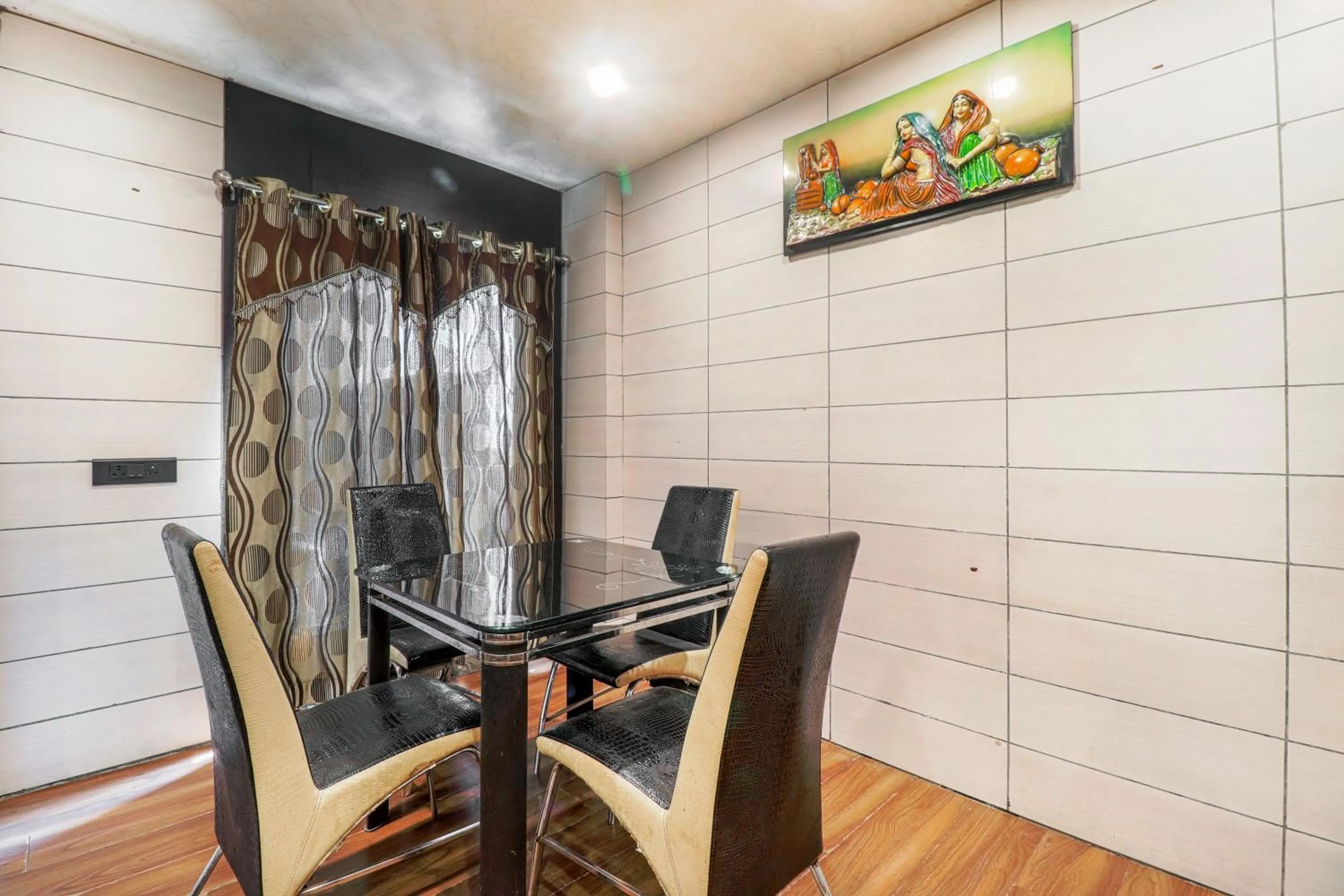 Living room in Oaktel Hotel Grand Shiva Near Ganga Ghat