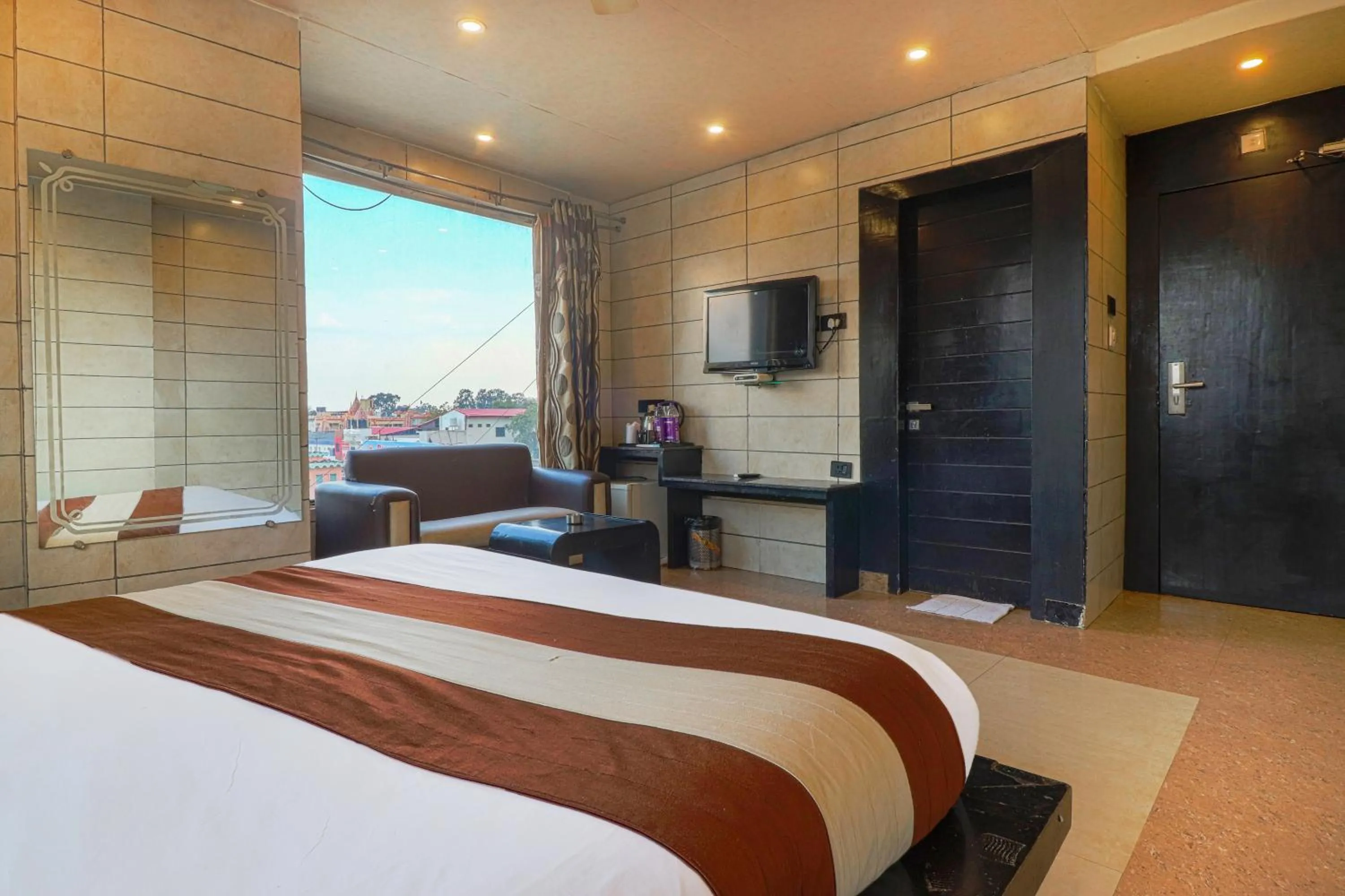 Bed in Oaktel Hotel Grand Shiva Near Ganga Ghat