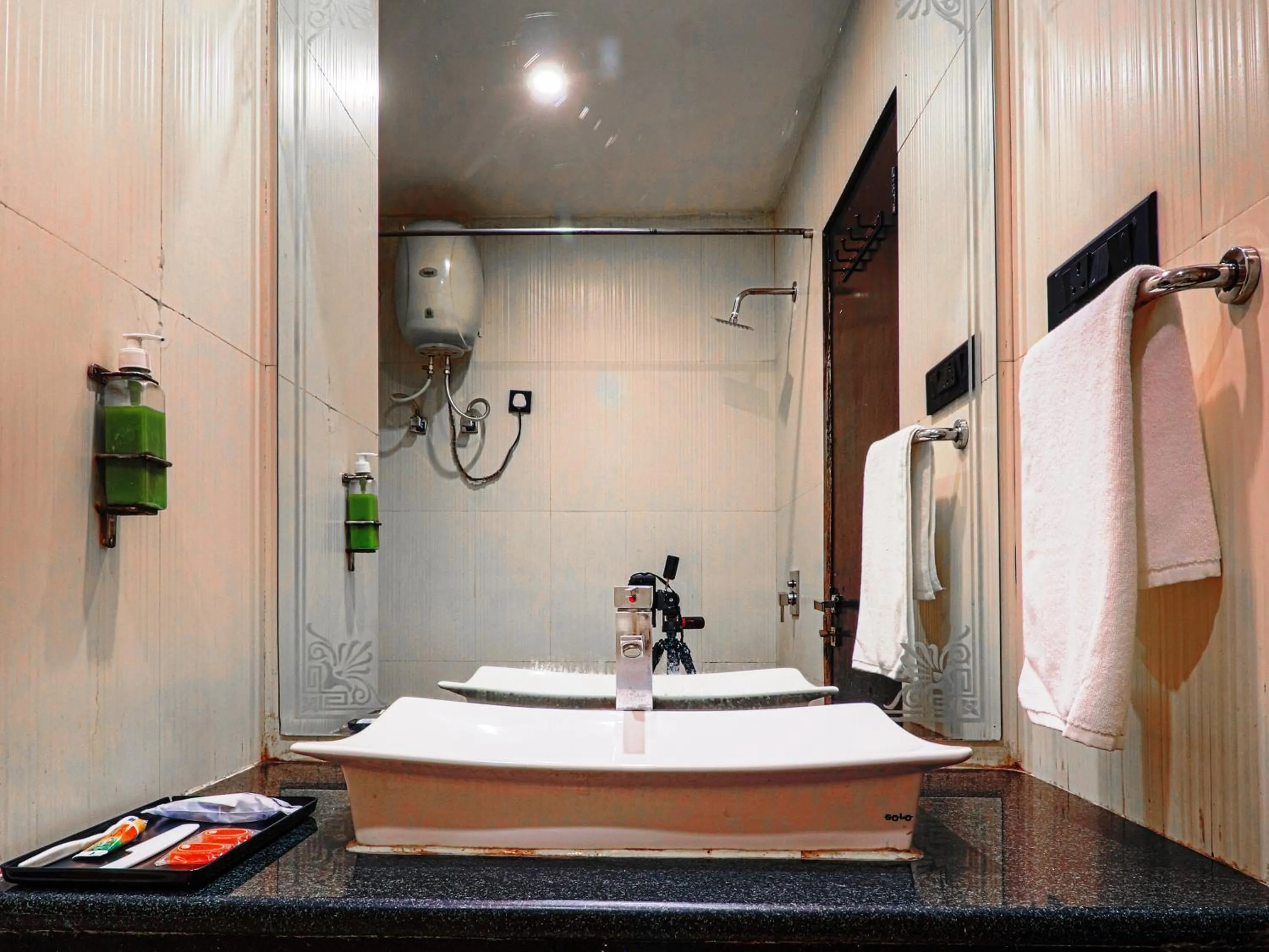 Shower in Oaktel Hotel Grand Shiva Near Ganga Ghat