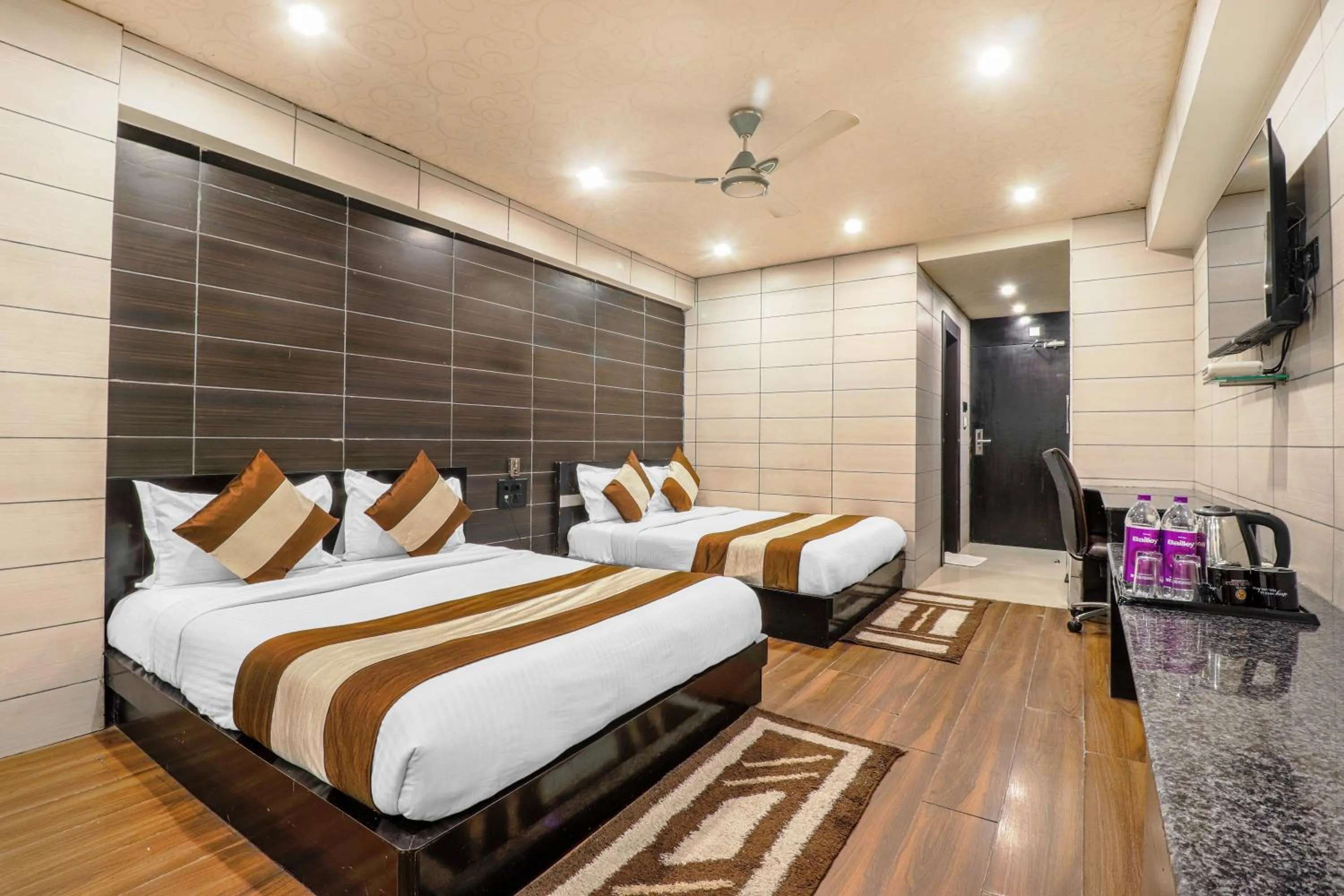 Bed in Oaktel Hotel Grand Shiva Near Ganga Ghat