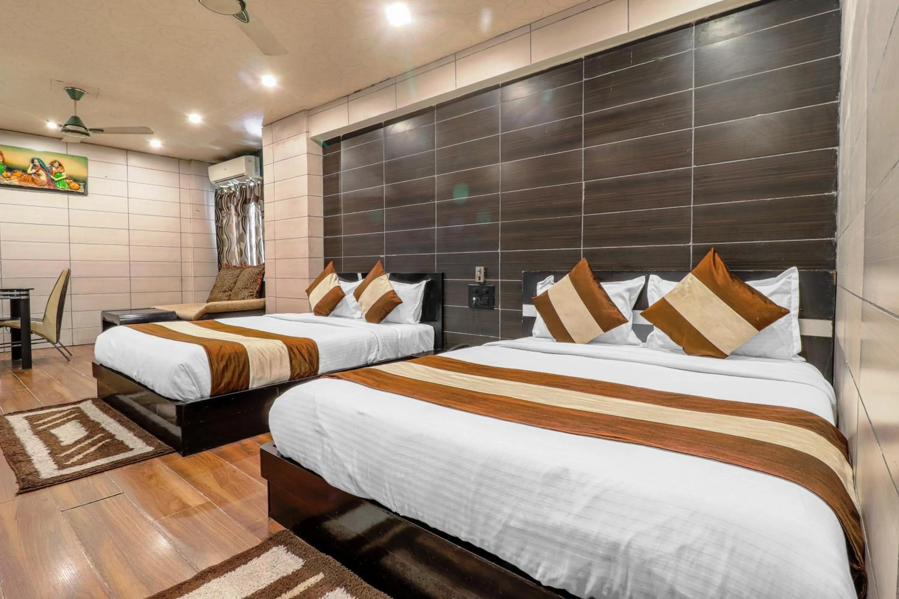 Bed in Oaktel Hotel Grand Shiva Near Ganga Ghat