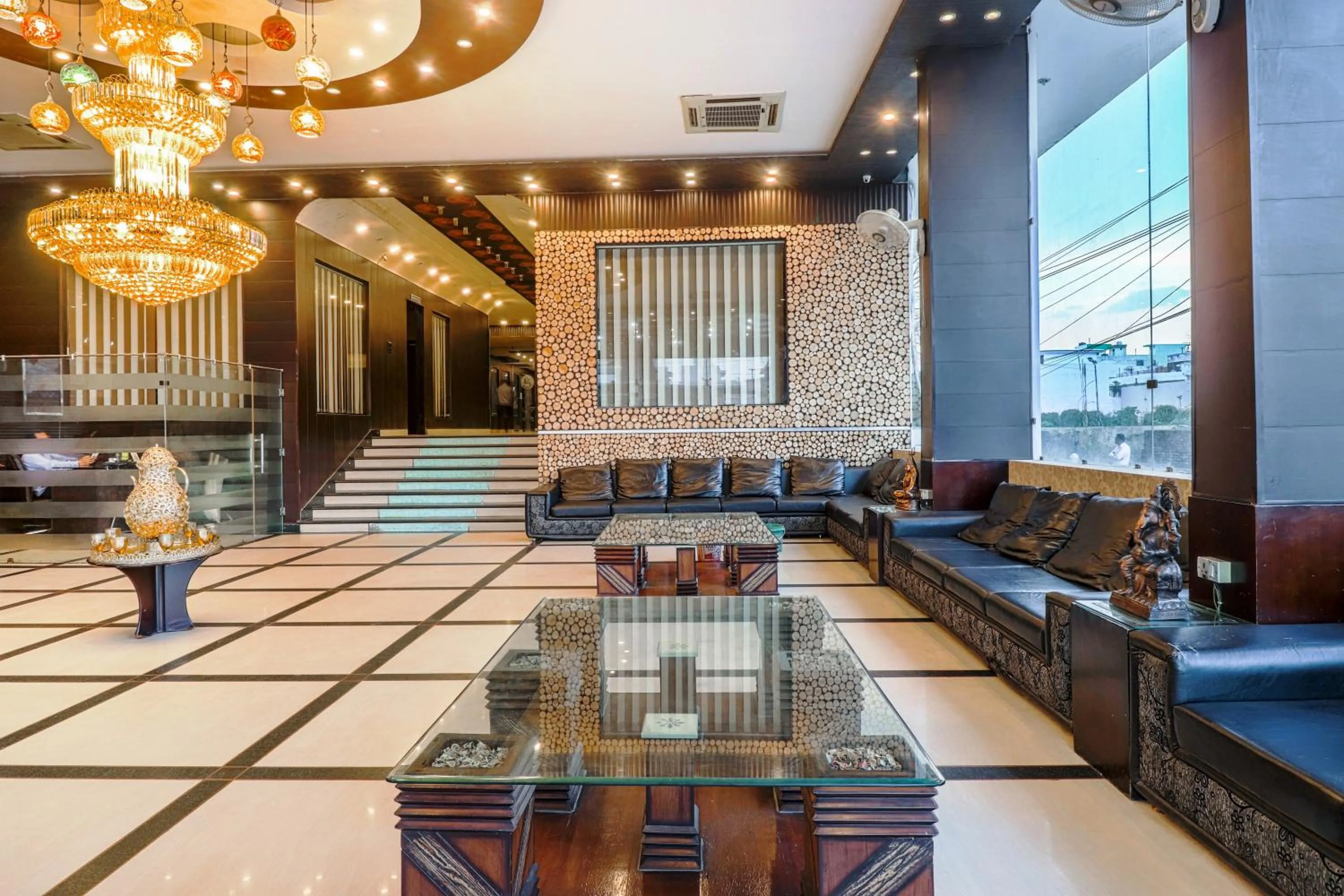 Living room in Oaktel Hotel Grand Shiva Near Ganga Ghat