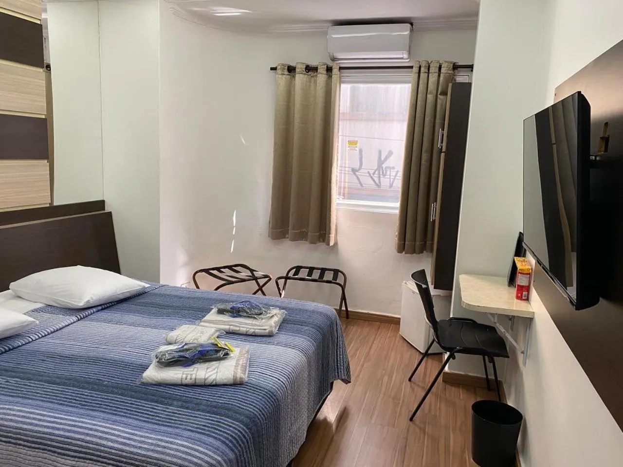 Bed in Hotel Calstar