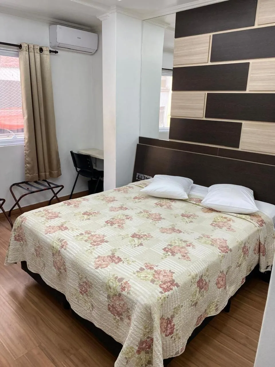 Bed in Hotel Calstar