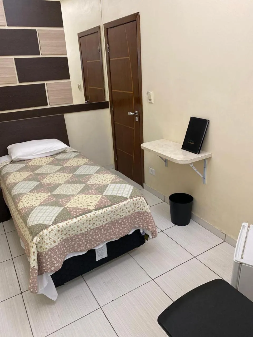 Bed in Hotel Calstar