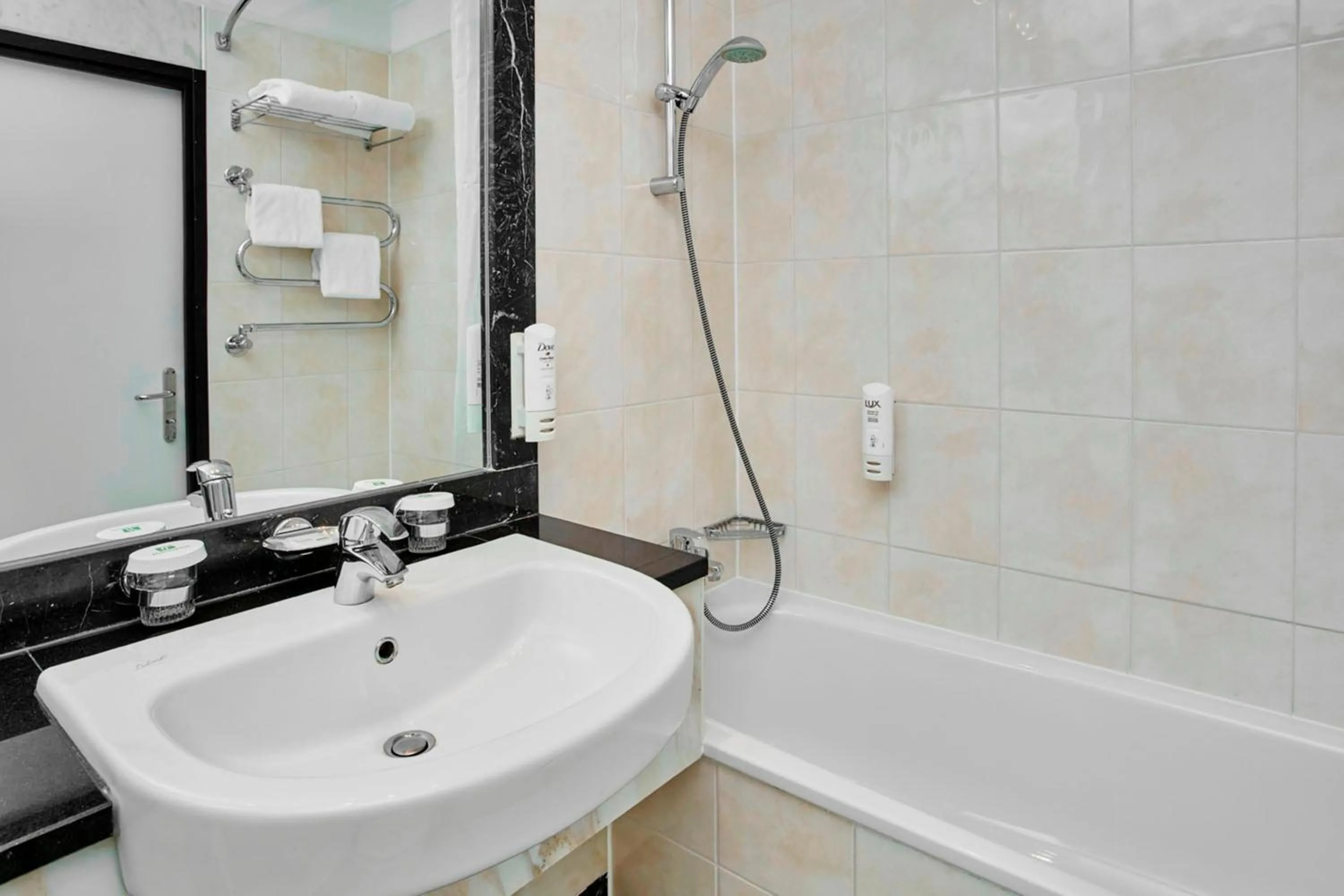 Bathroom in Lindgart Hotel Minden