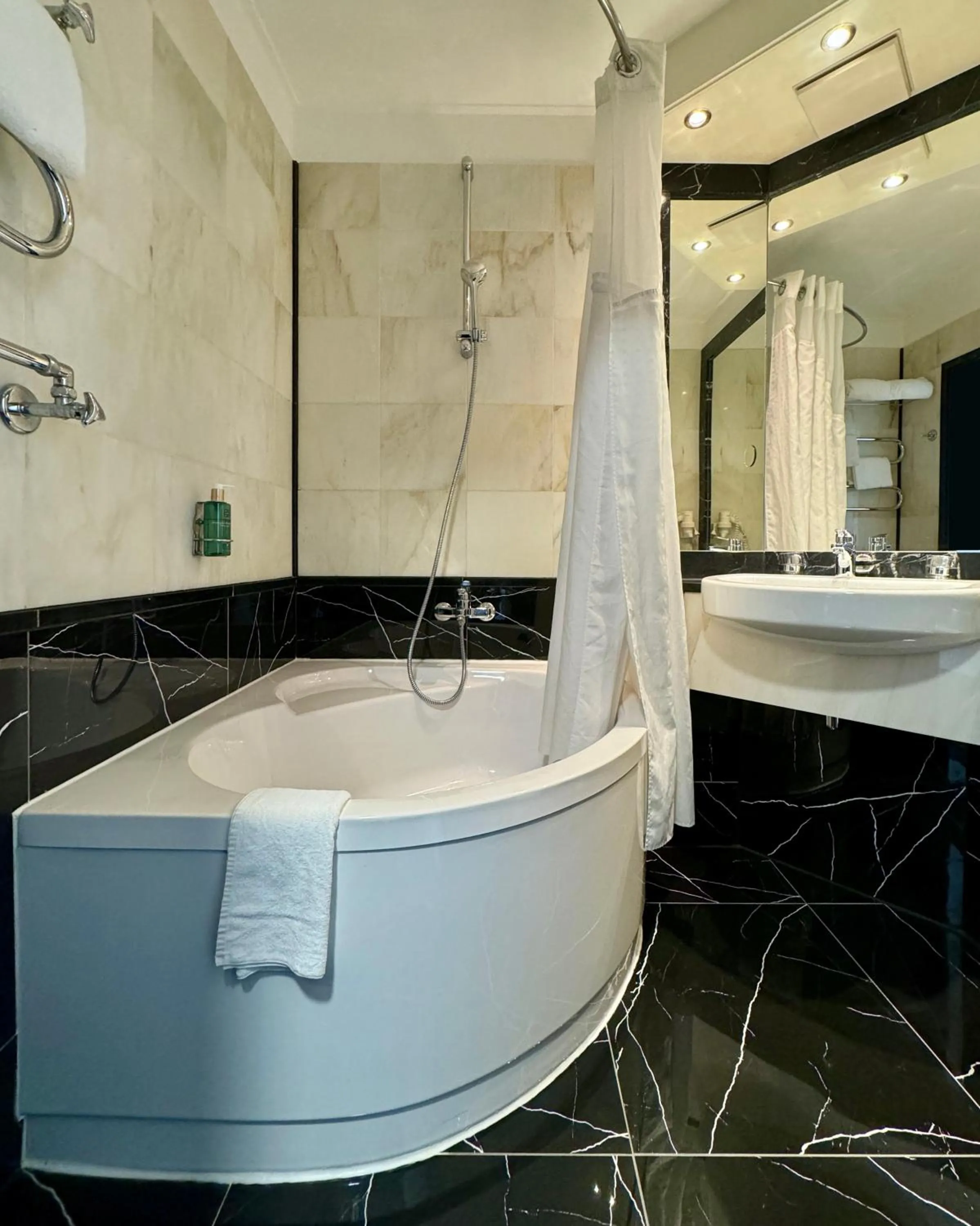 Shower in Lindgart Hotel Minden