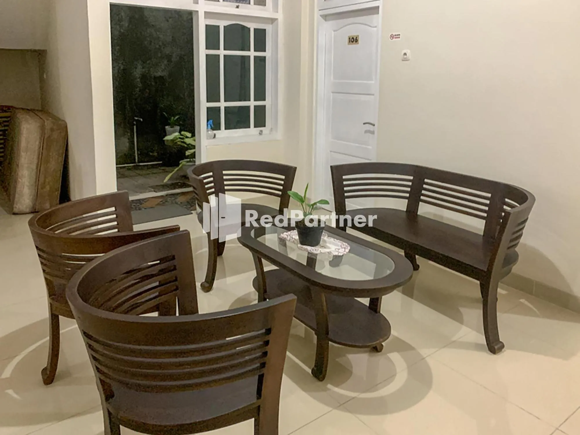 Patio in RedDoorz Syariah At Hotel Nuri Indah Dongkelan Yogyakarta