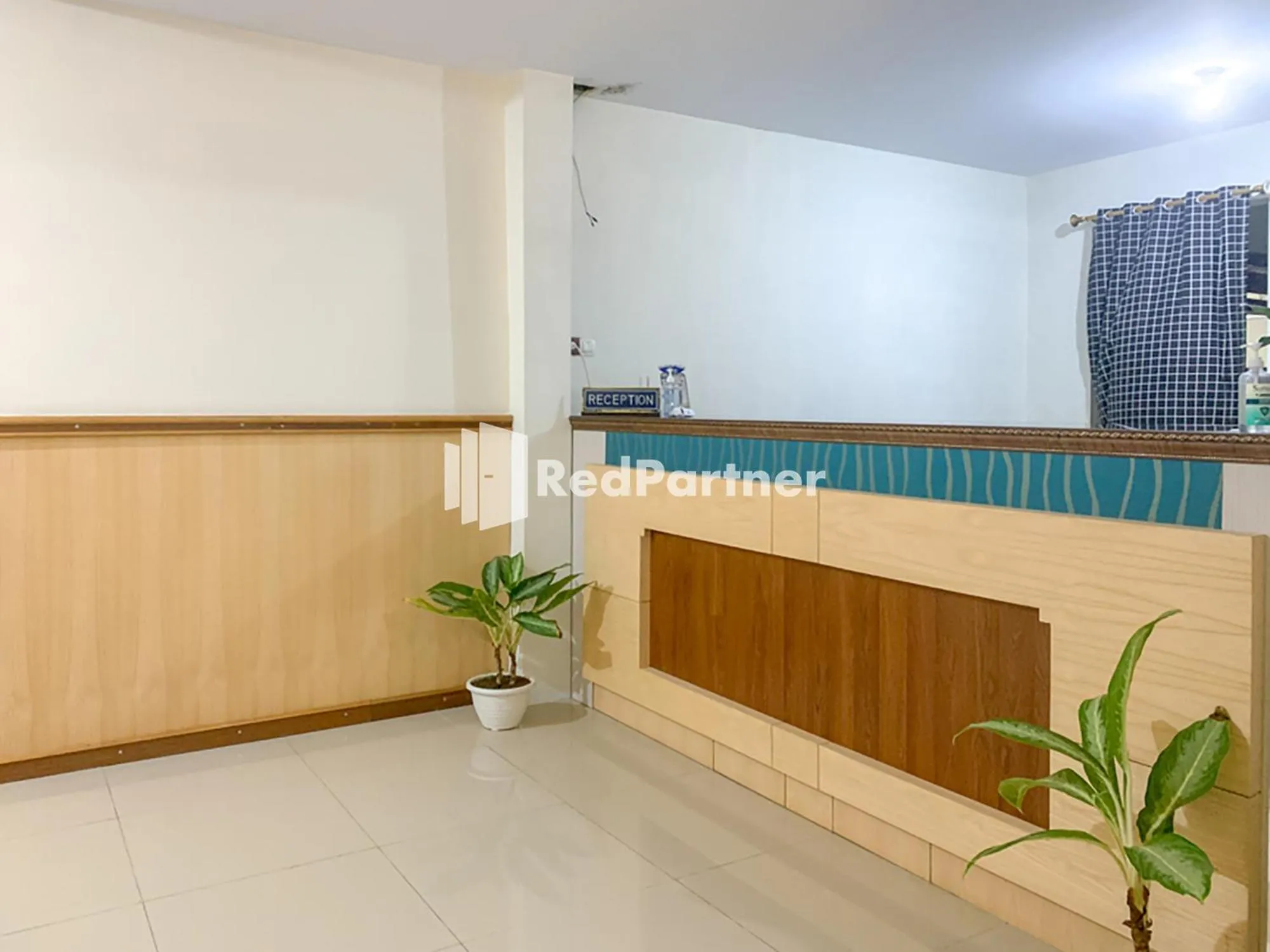 Lobby or reception in RedDoorz Syariah At Hotel Nuri Indah Dongkelan Yogyakarta