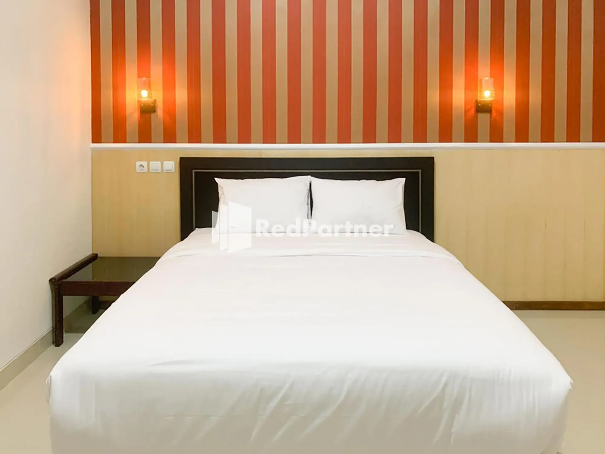 Bedroom in RedDoorz Syariah At Hotel Nuri Indah Dongkelan Yogyakarta Bedroom in RedDoorz Syariah At Hotel Nuri Indah Dongkelan Yogyakarta