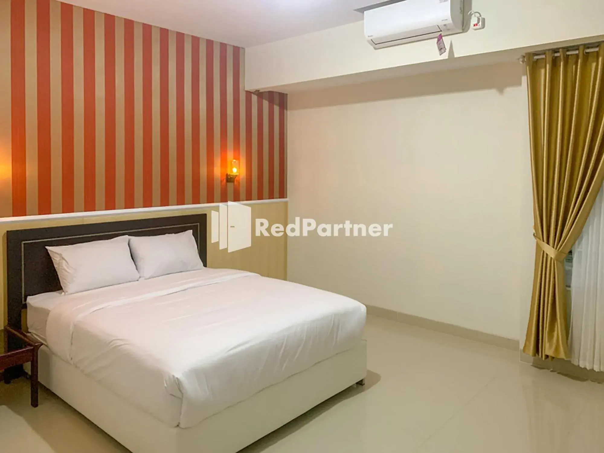 Bedroom in RedDoorz Syariah At Hotel Nuri Indah Dongkelan Yogyakarta Bedroom in RedDoorz Syariah At Hotel Nuri Indah Dongkelan Yogyakarta