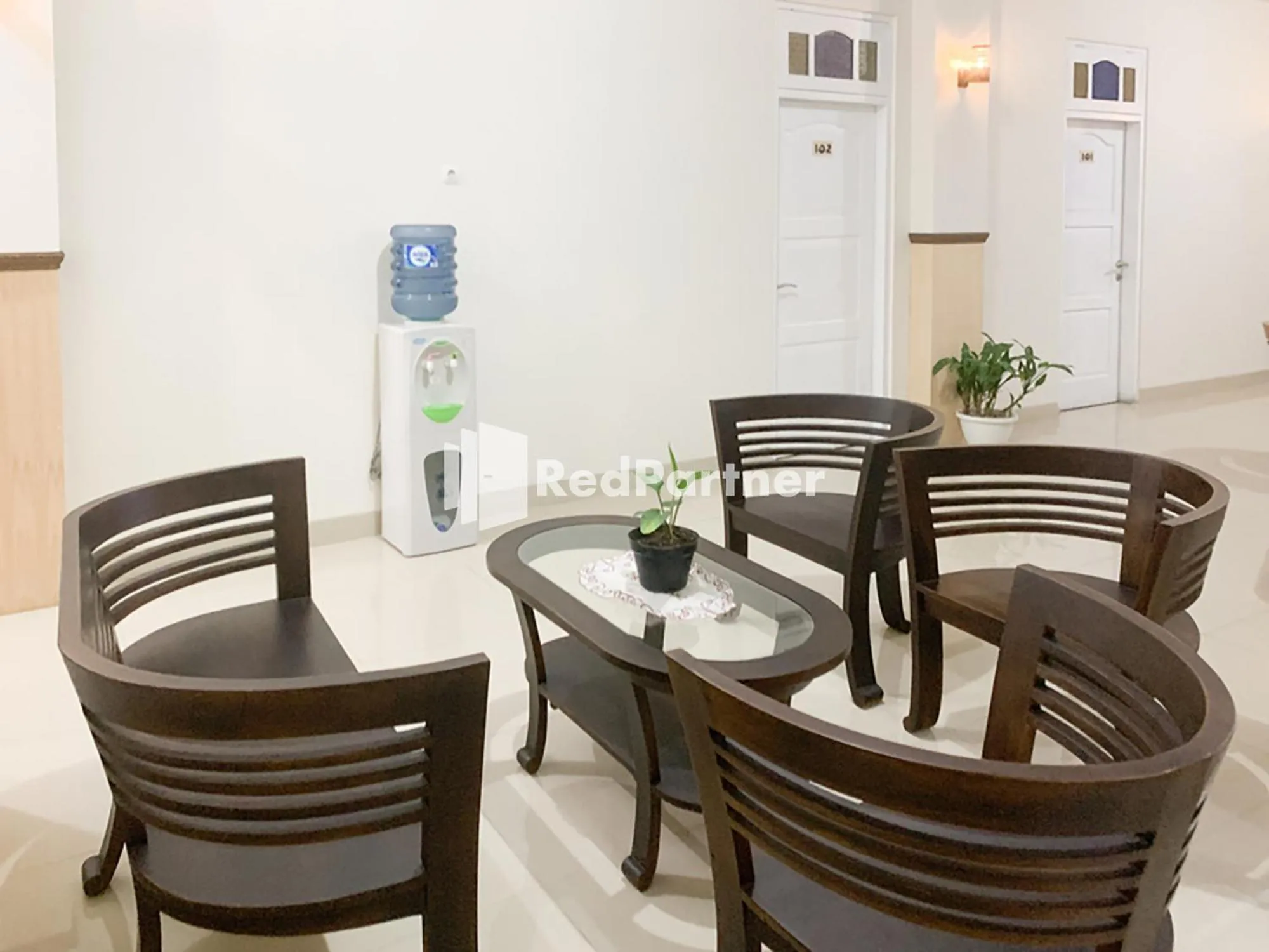 Living room in RedDoorz Syariah At Hotel Nuri Indah Dongkelan Yogyakarta