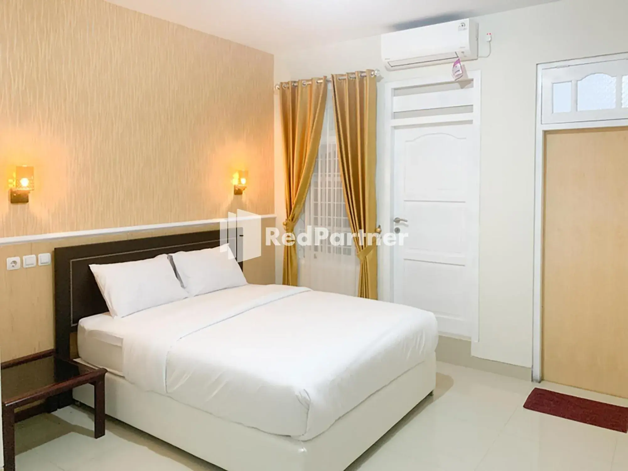 Bedroom in RedDoorz Syariah At Hotel Nuri Indah Dongkelan Yogyakarta Bedroom in RedDoorz Syariah At Hotel Nuri Indah Dongkelan Yogyakarta