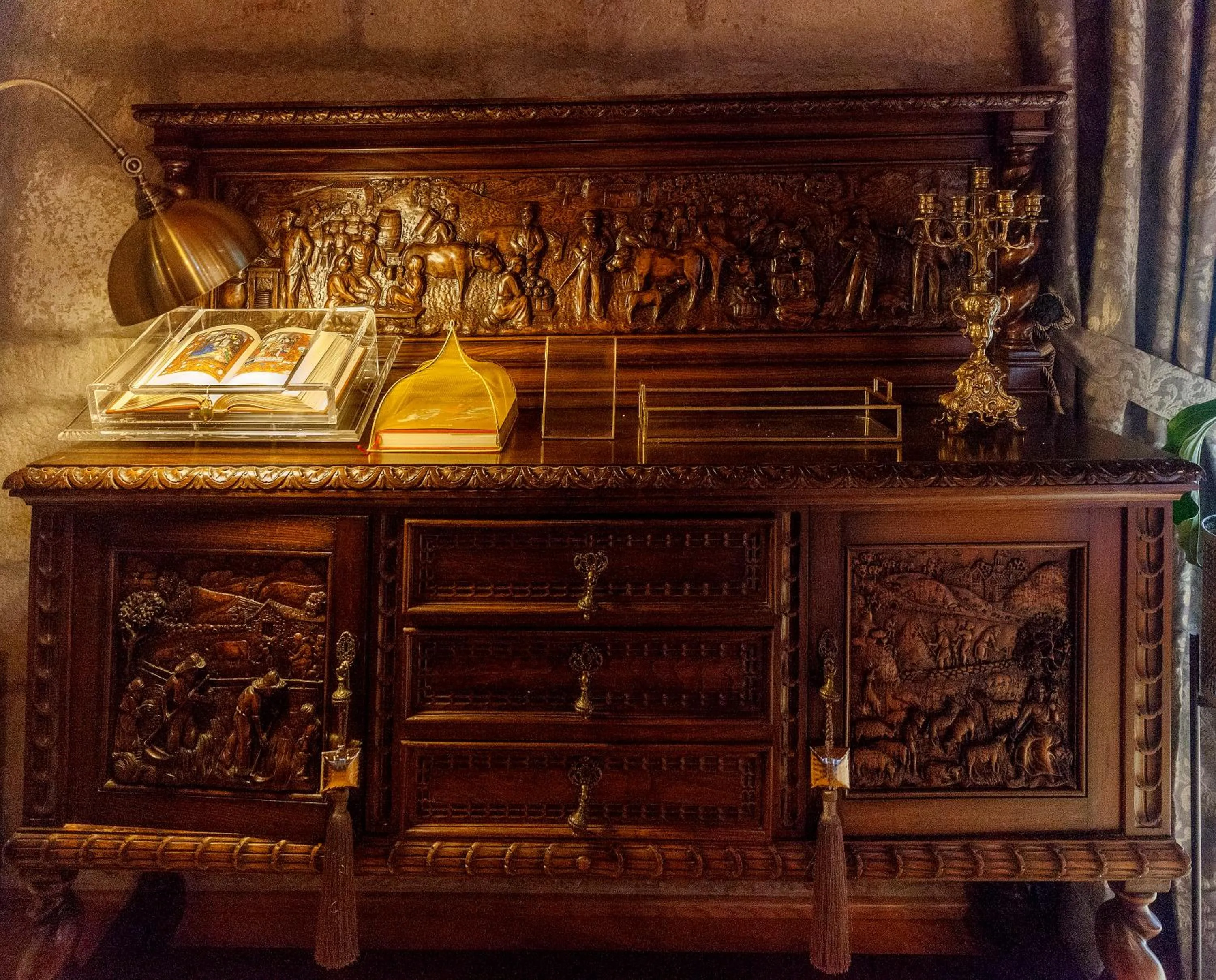 Decorative detail in CASA RECTORAL DE SAN EUSEBIO