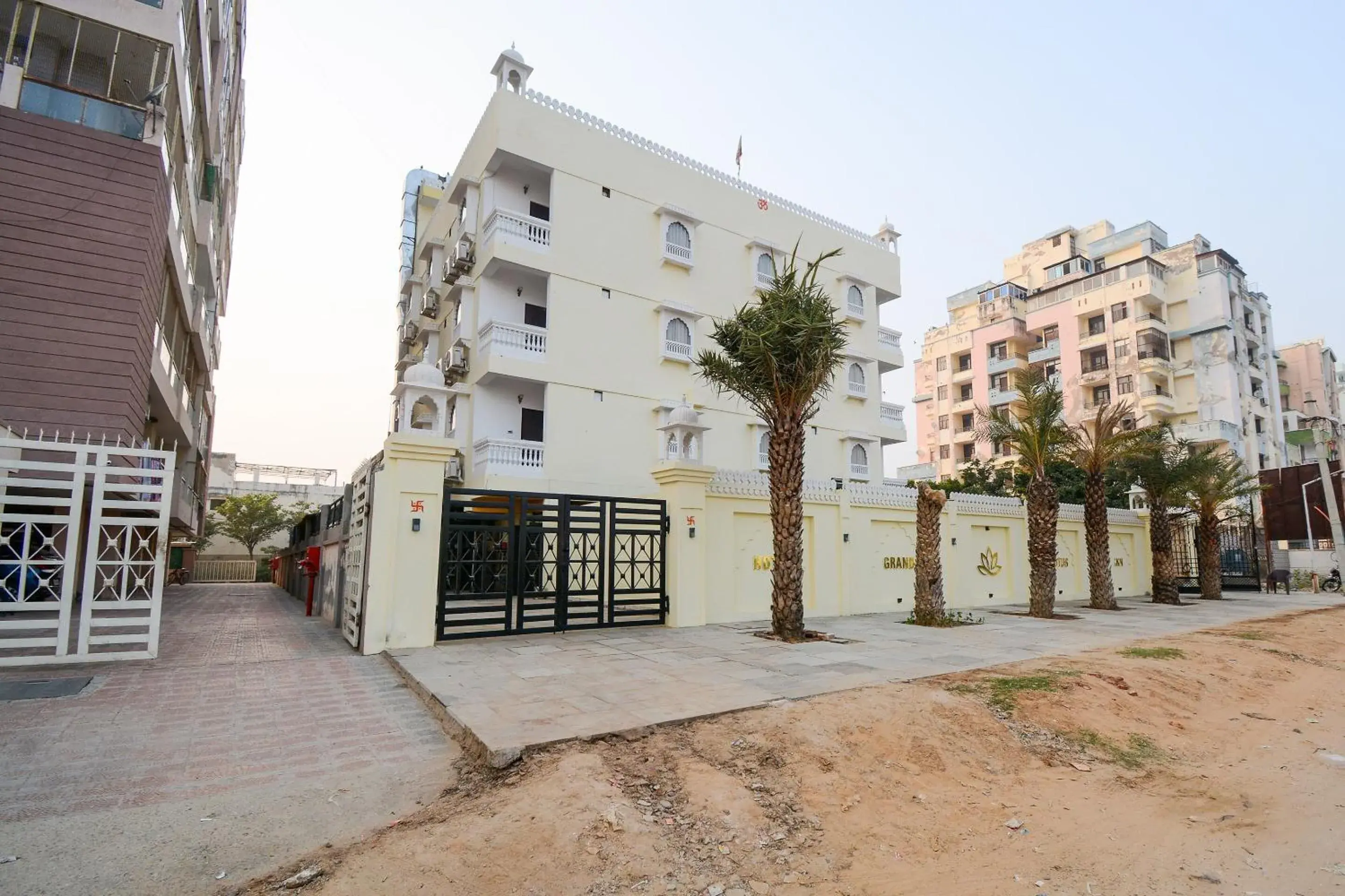 Property building in Hotel O Grand Lotus Inn Property building in Hotel O Grand Lotus Inn