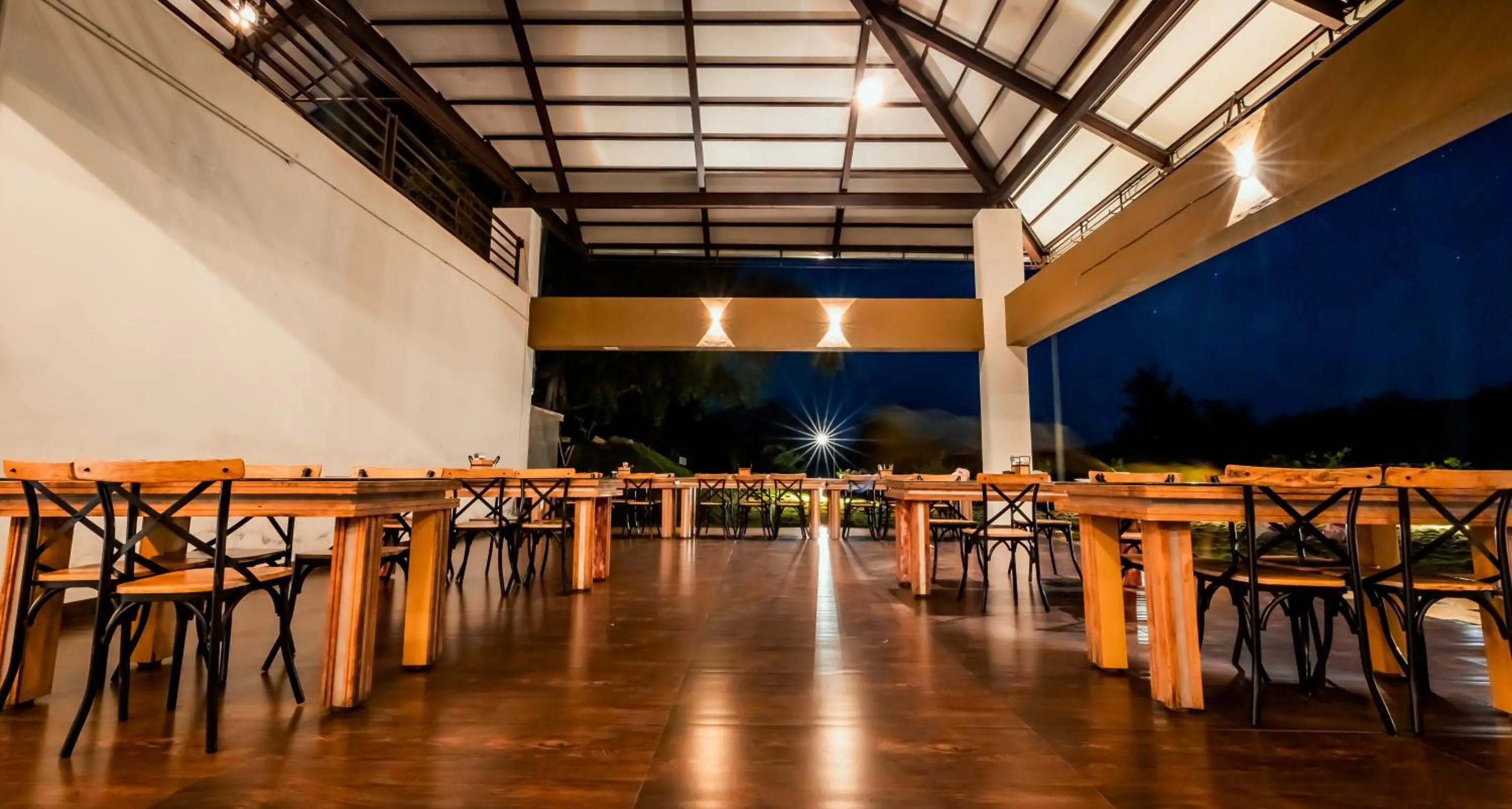 Restaurant/places to eat in Commune18 Resort Chikmagalur