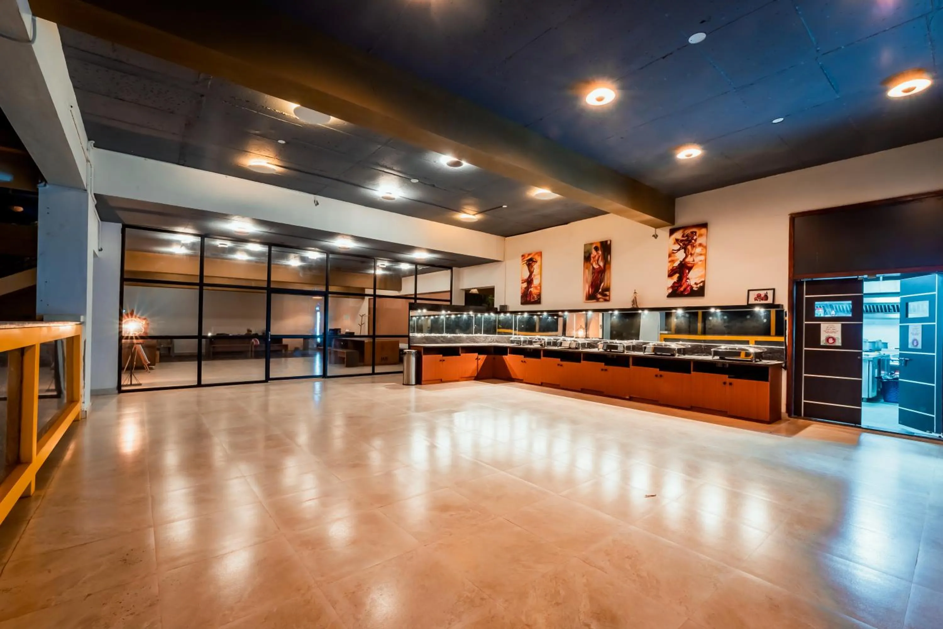 Restaurant/places to eat in Commune18 Resort Chikmagalur