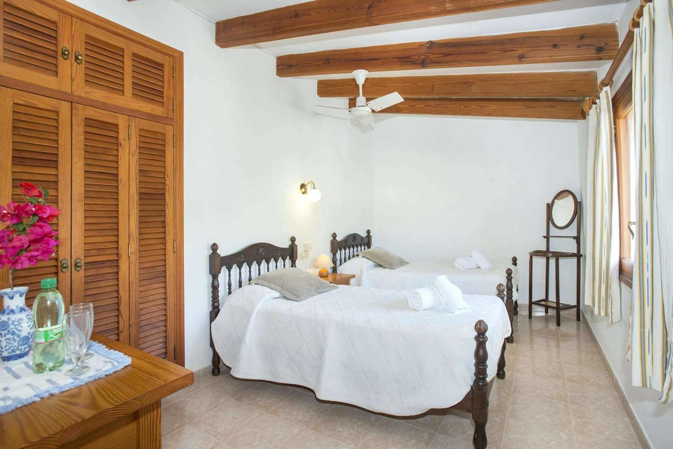 Bed in Owl Booking Villa La Font - Relax with a Big Pool
