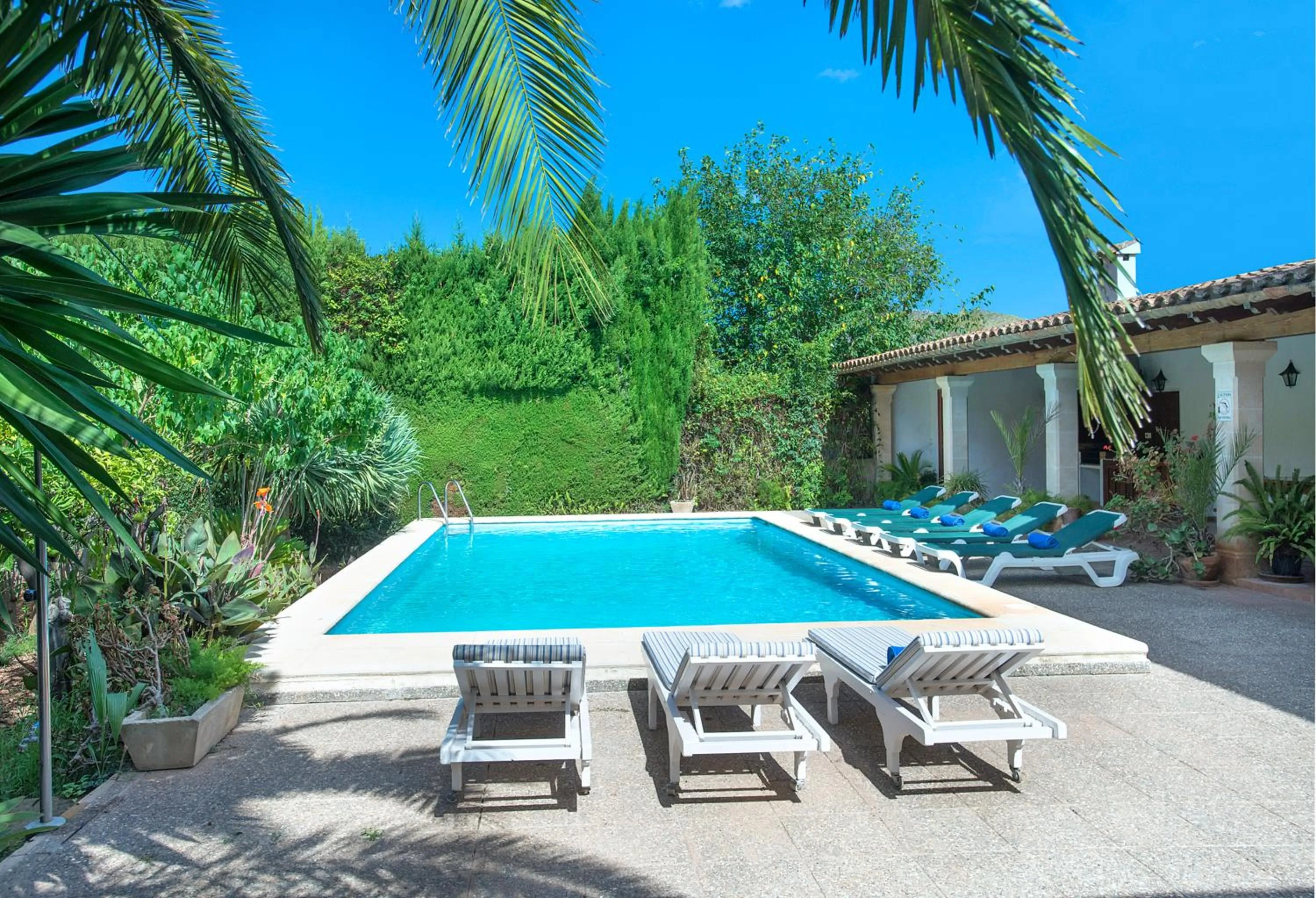 Property building in Owl Booking Villa La Font - Relax with a Big Pool