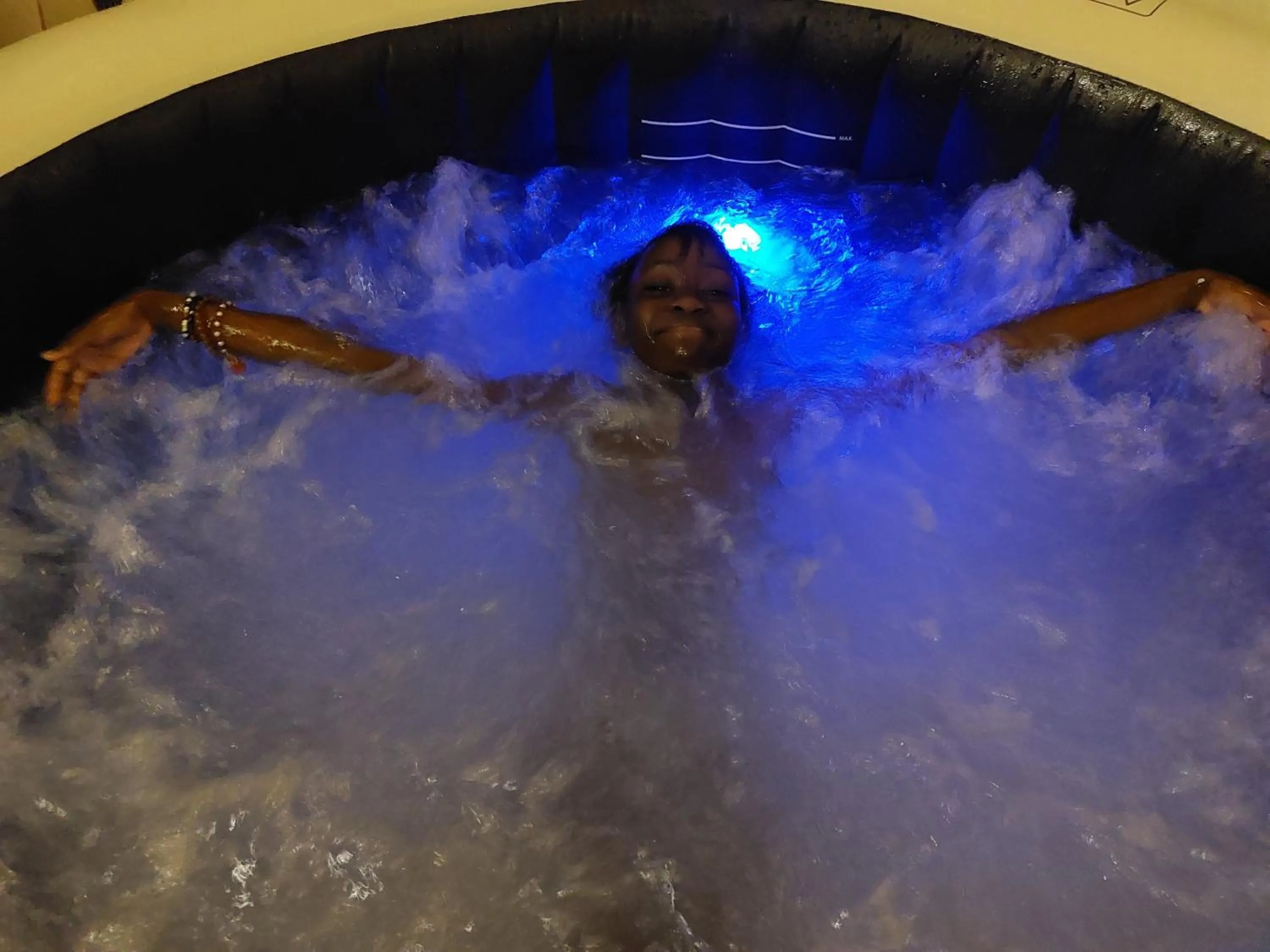 Hot Tub in Hôtel La Belle Etoile & SPA