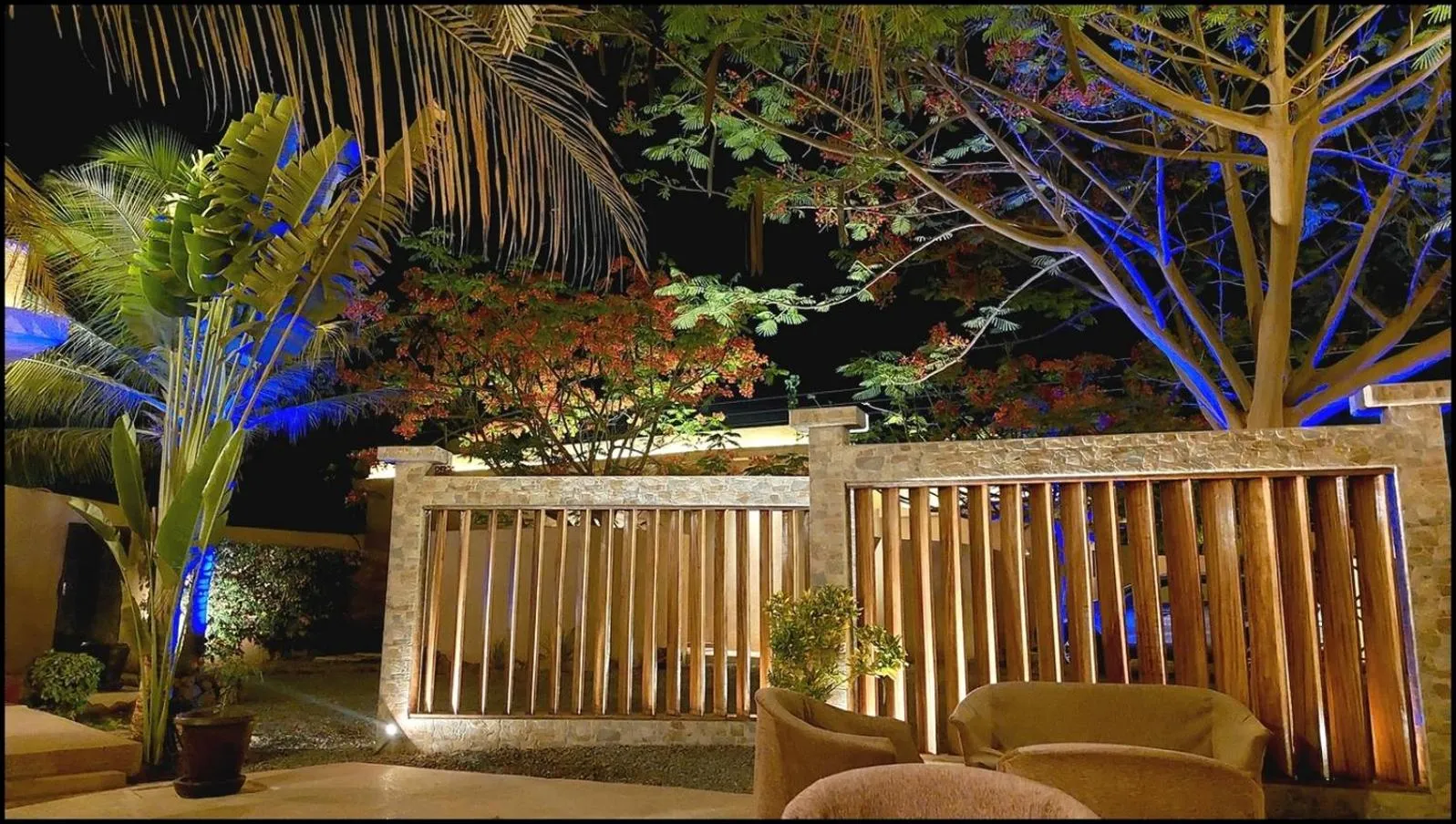 Facade/entrance in Hôtel La Belle Etoile & SPA