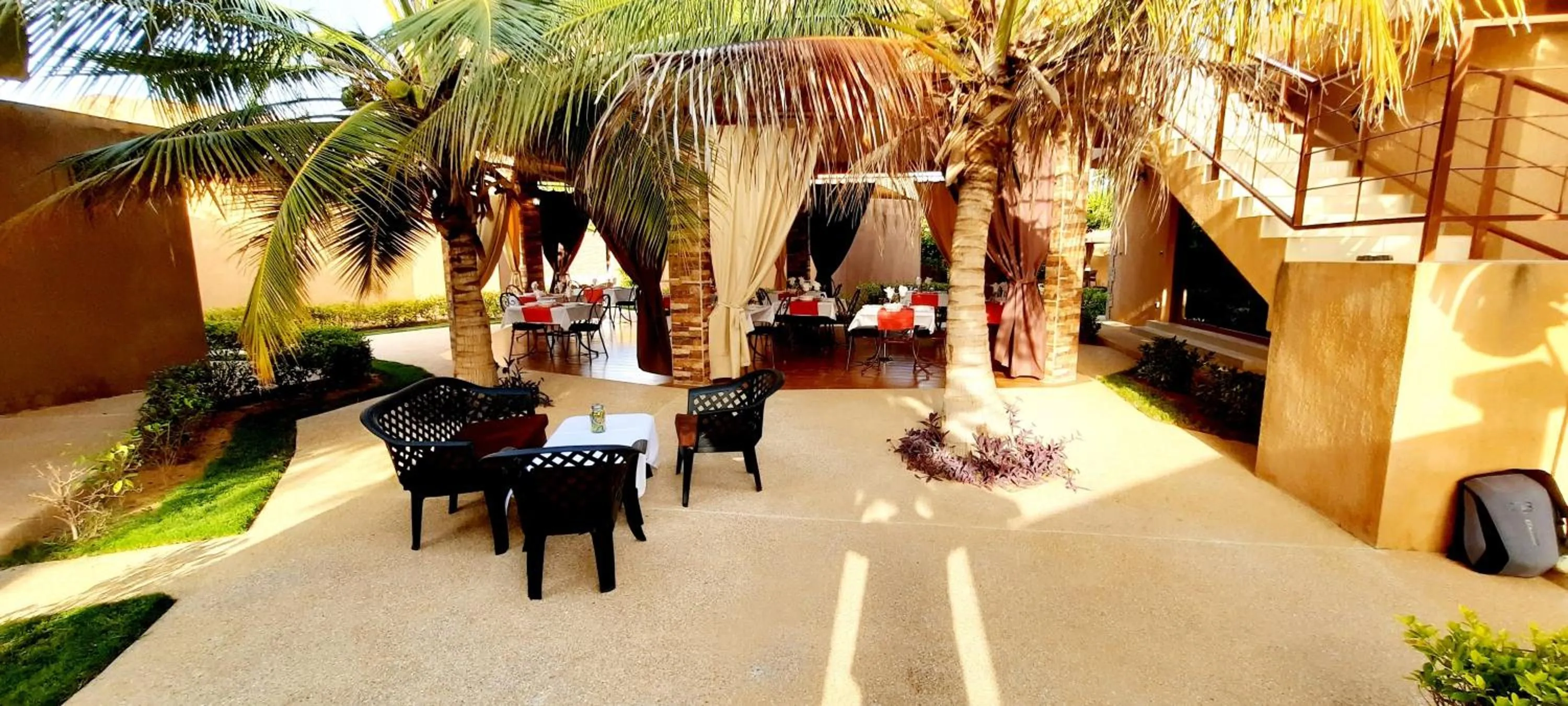 Patio in Hôtel La Belle Etoile & SPA