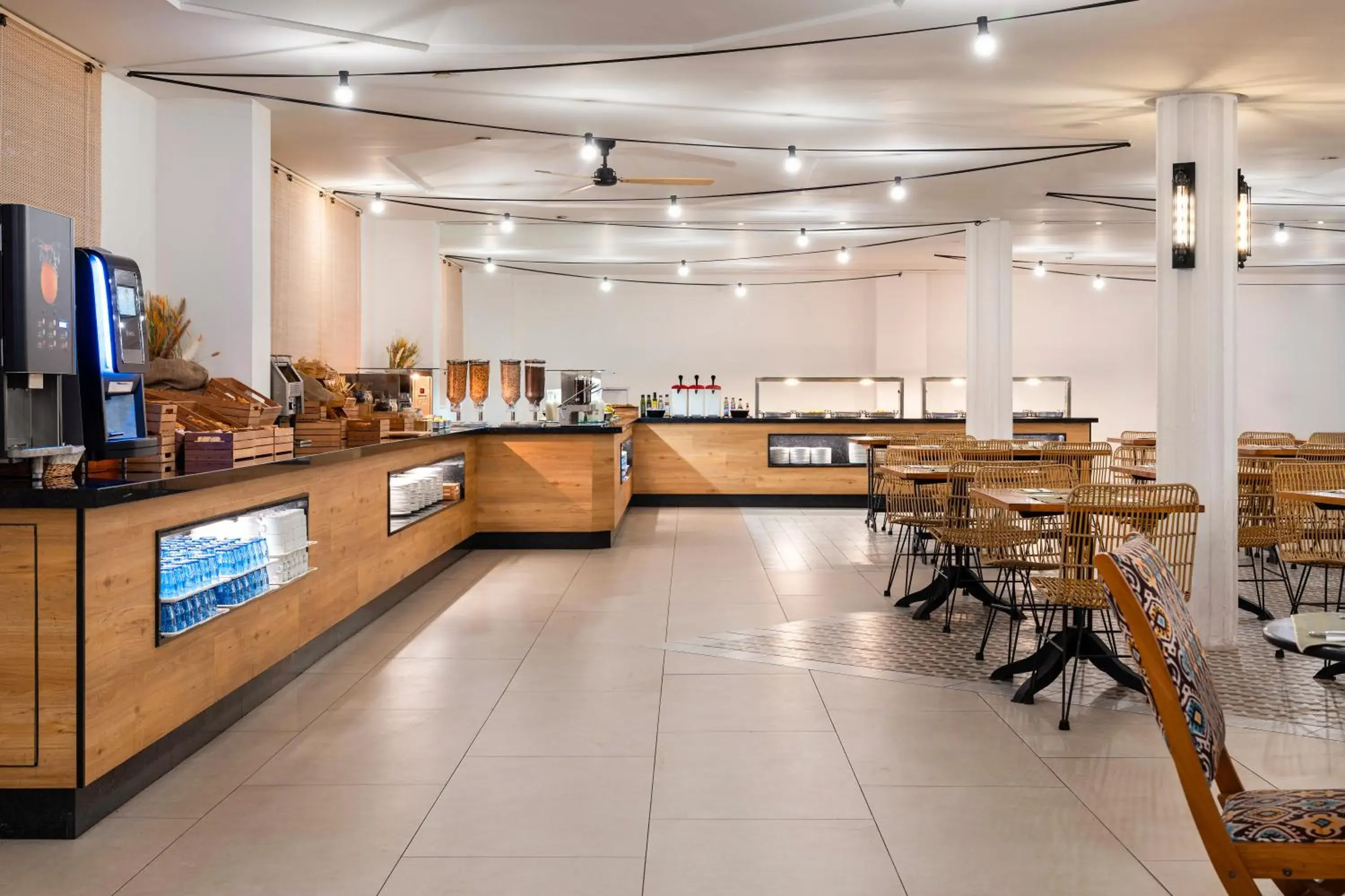 Restaurant/places to eat in tent Palmanova Restaurant/places to eat in tent Palmanova