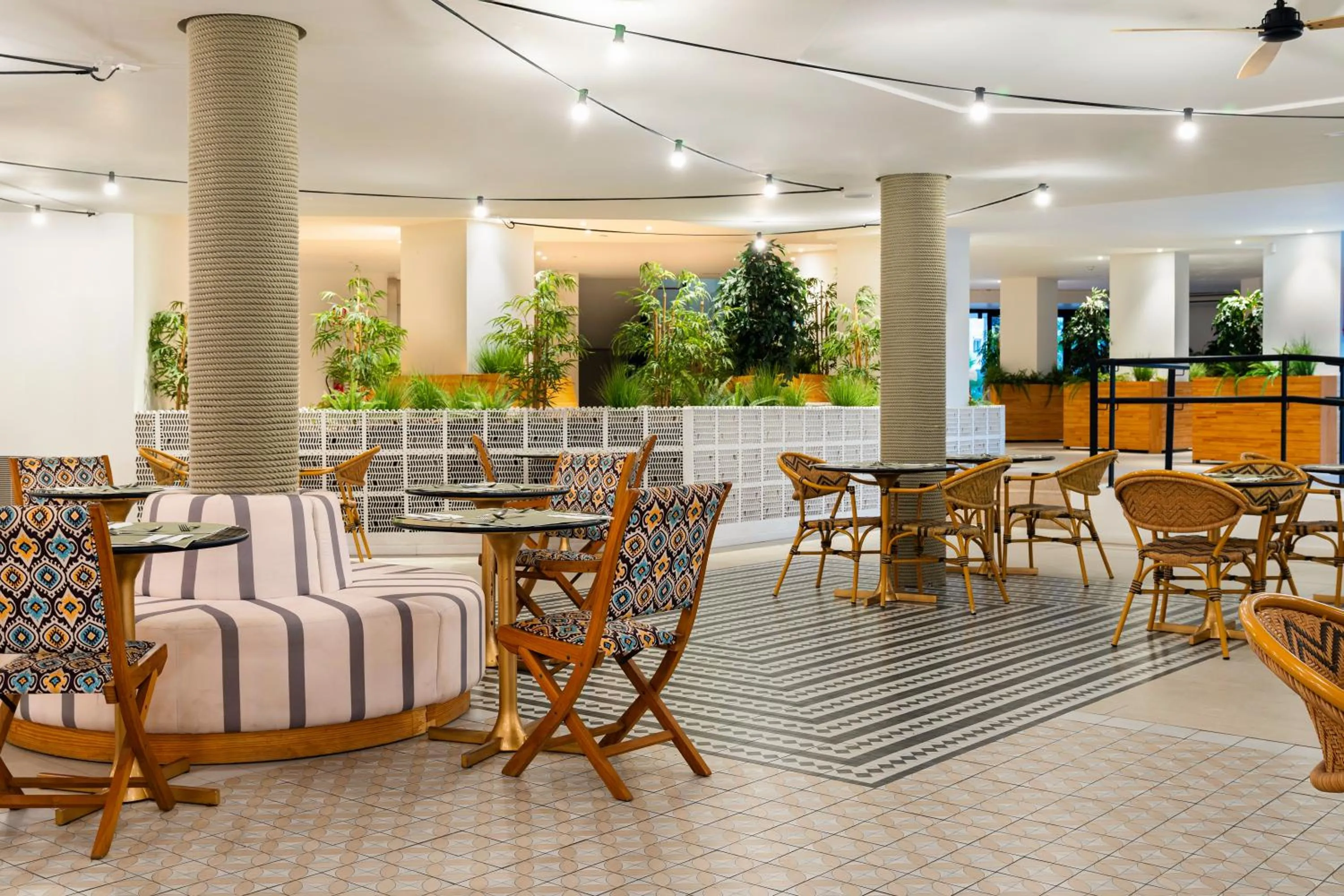 Restaurant/places to eat in tent Palmanova