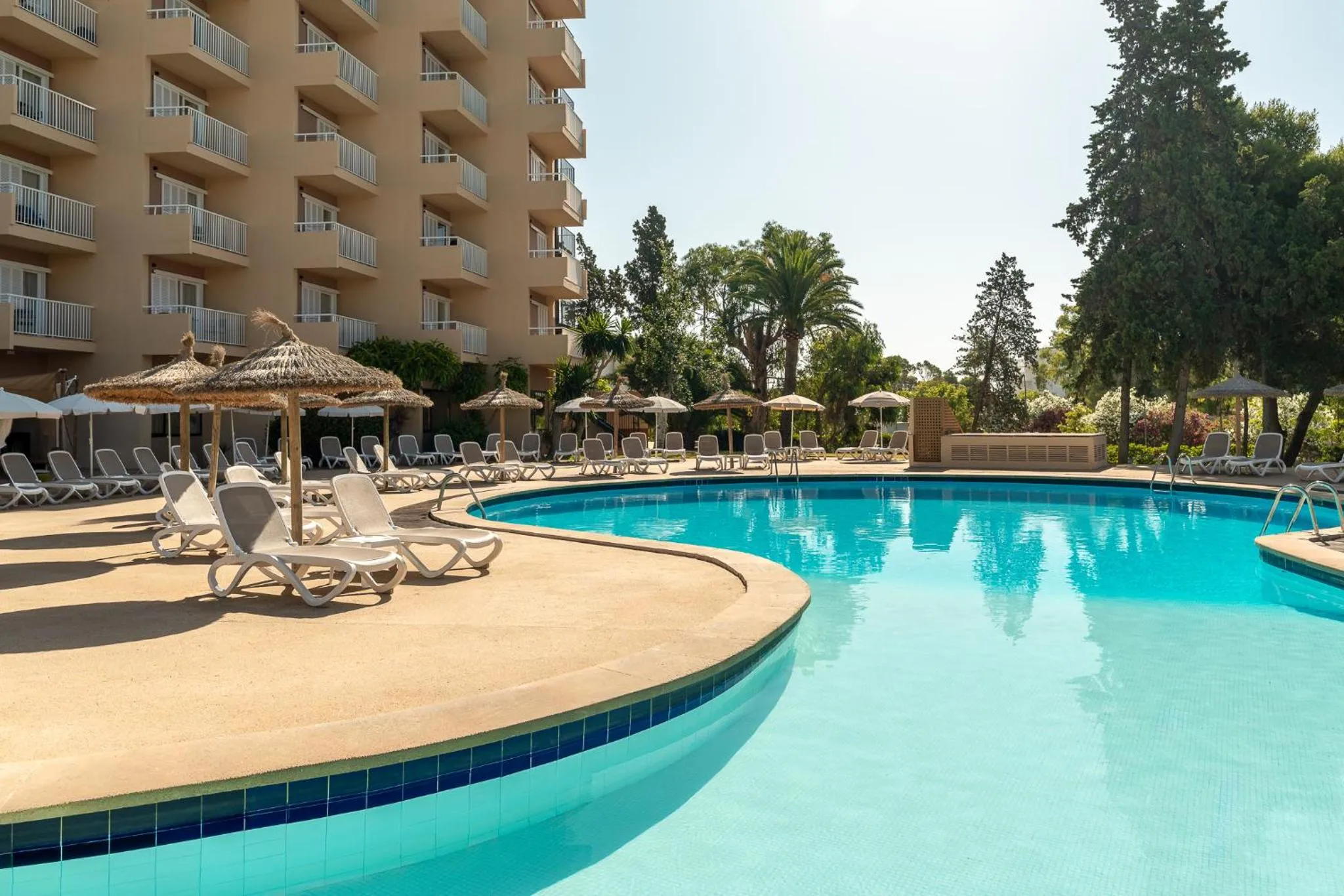 Swimming pool in tent Palmanova