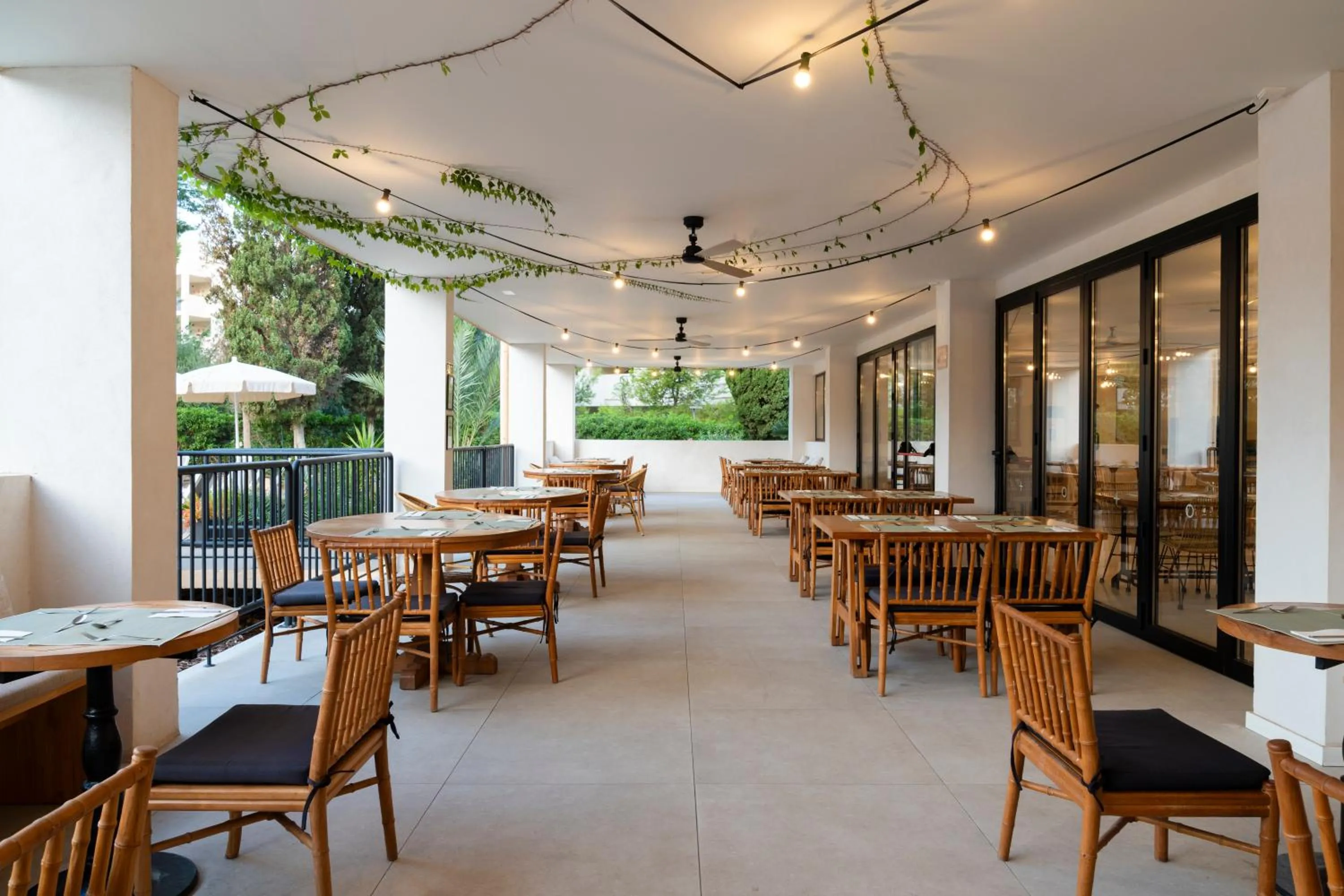 Restaurant/places to eat in tent Palmanova