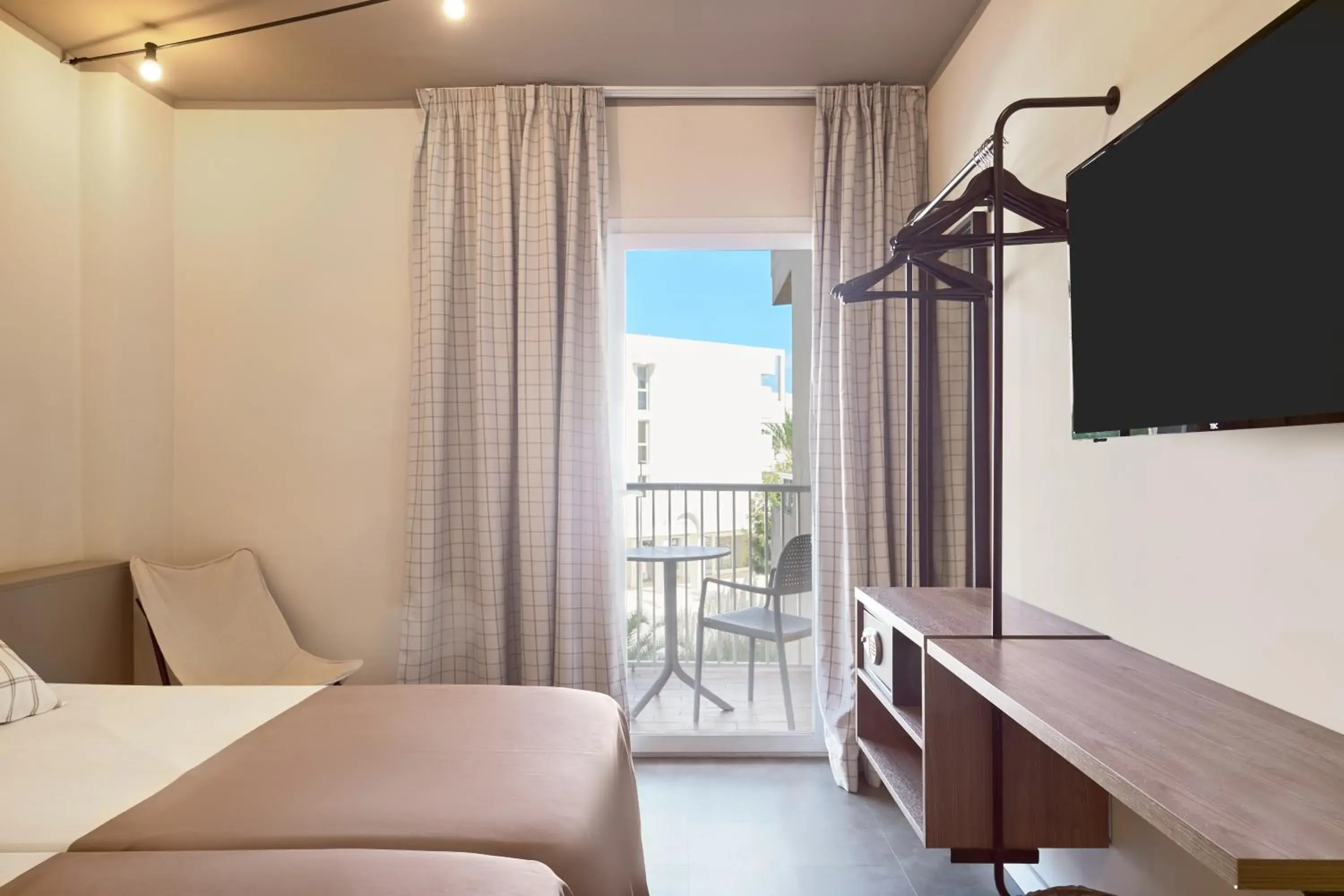 Communal lounge/ TV room, Bed in tent Palmanova Communal lounge/ TV room, Bed in tent Palmanova