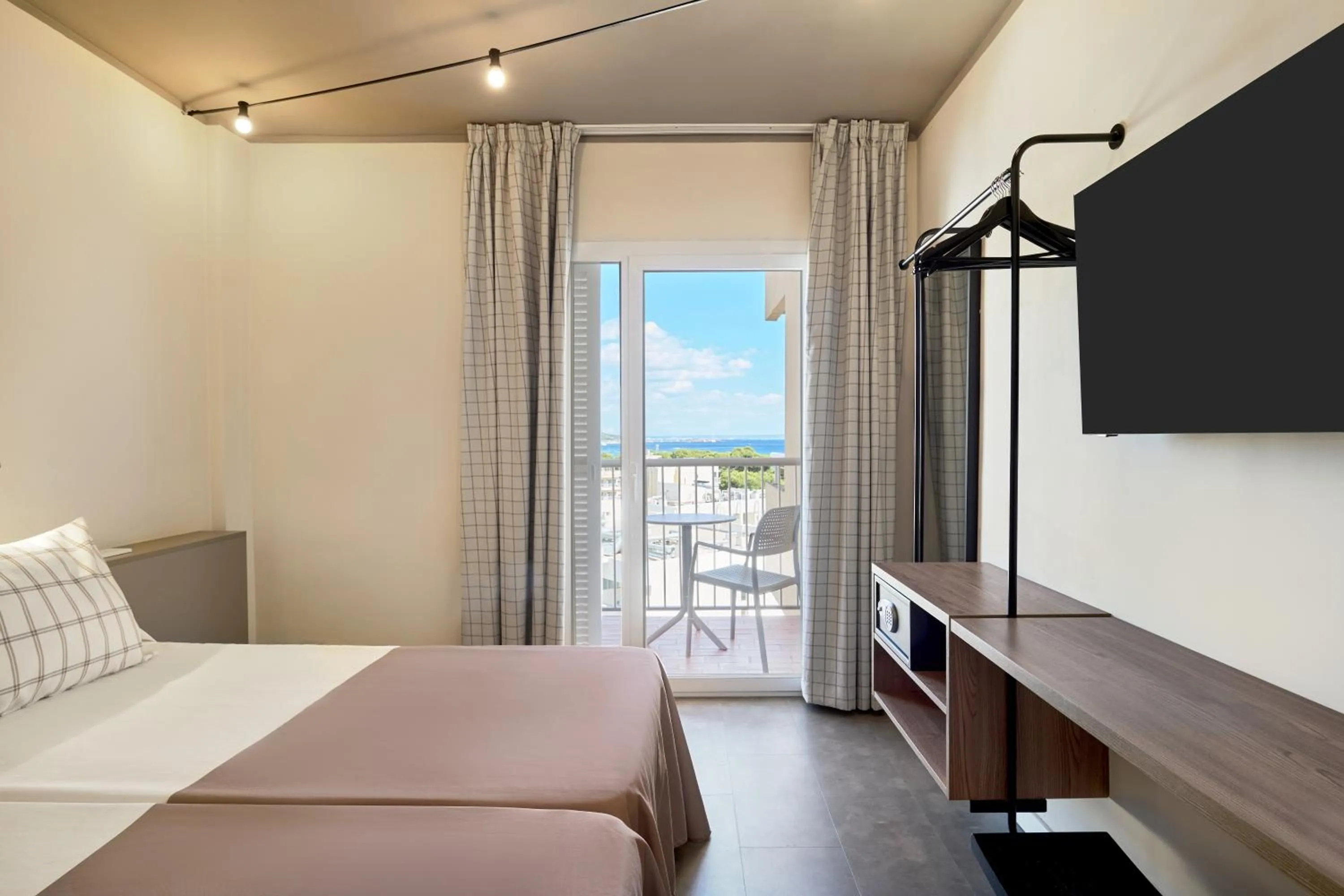 Bed in tent Palmanova